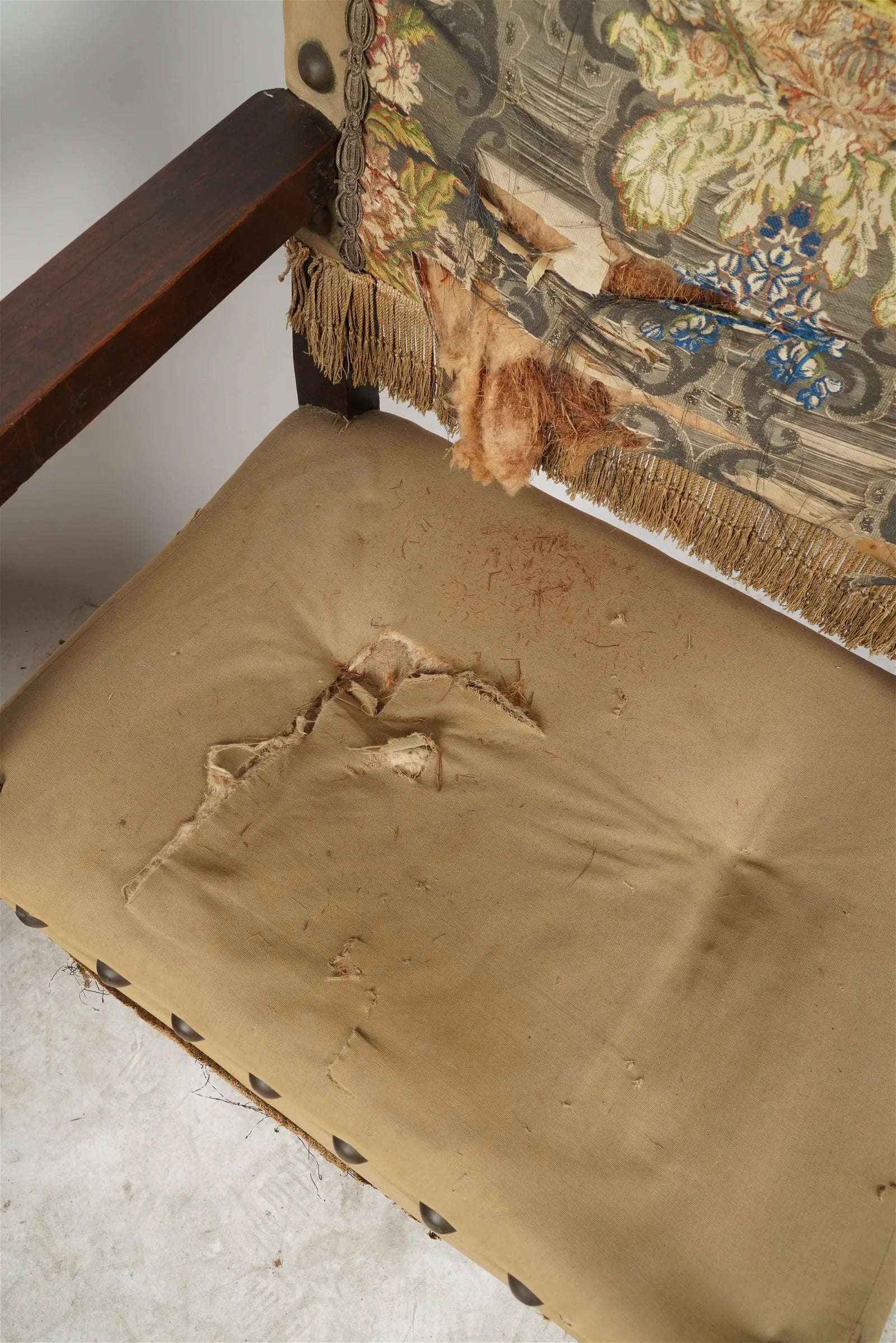 AF2-032: ANTIQUE PAIR OF MID 18TH C WALNUT SPANISH BAROQUE  HALL / THRONE ARMCHAIRS