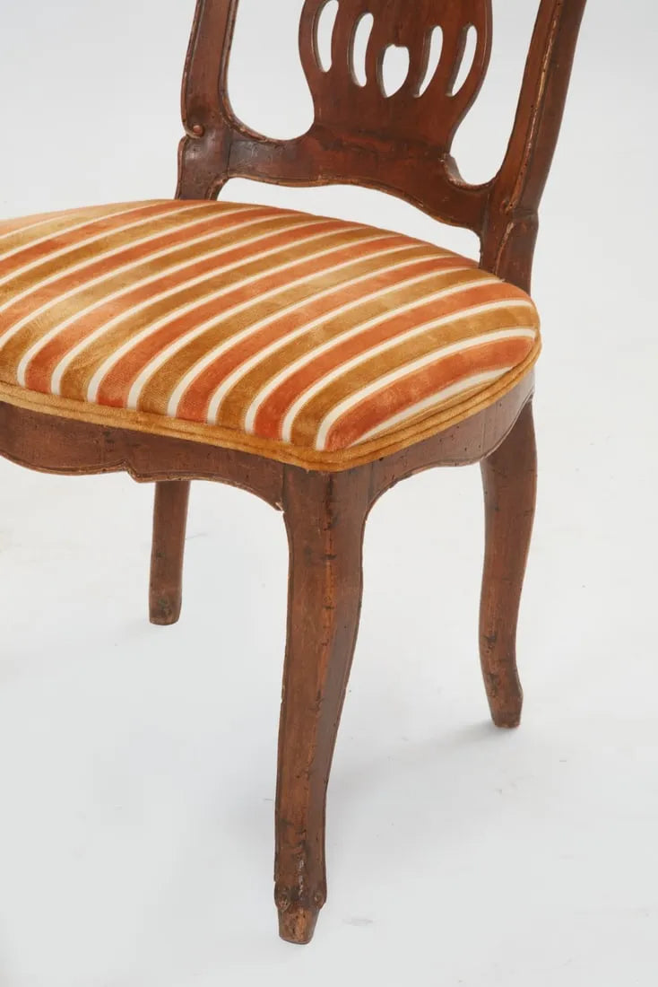 AF2-263: Antique Set of 6 18th C French Provincial Walnut Side Chairs