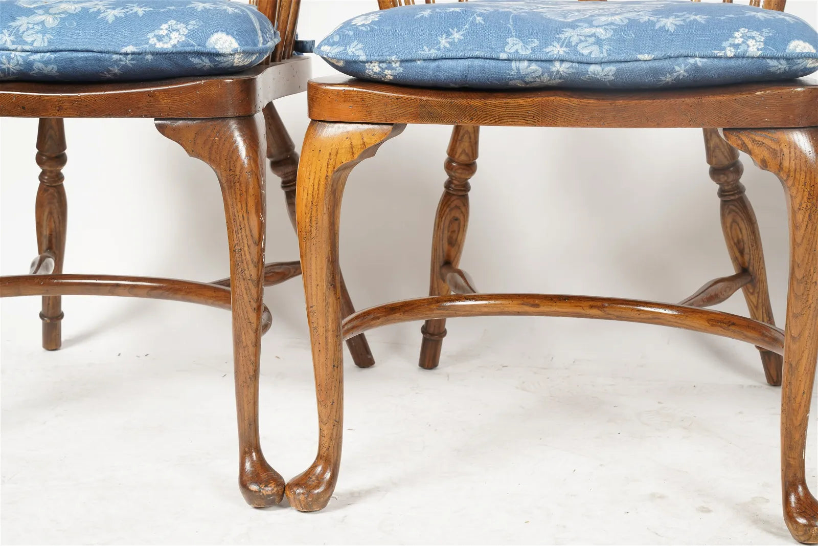 AF2-042: Set of 8 Late 20th Century Oak Bow Back and Sack Back Windsor Chairs