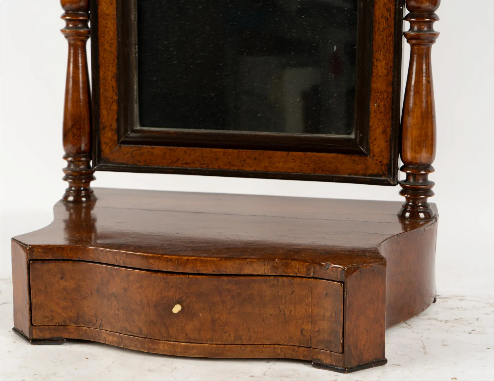 AF7-020: ANTIQUE EARLY 19TH CENTURY AMERICAN FEDERAL BURL WALNUT SHAVING MIRROR & STAND