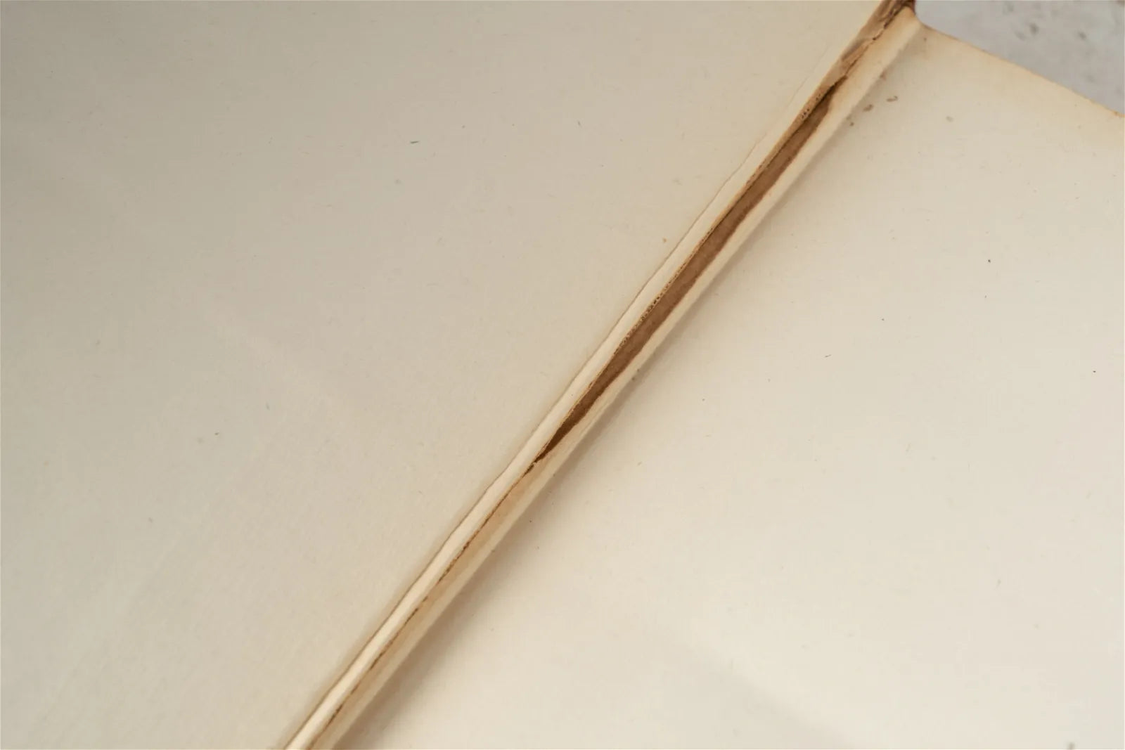 DA8-002: Late 19th C Leather Bound Works of Robert Louis Stevenson (8 Volumes)