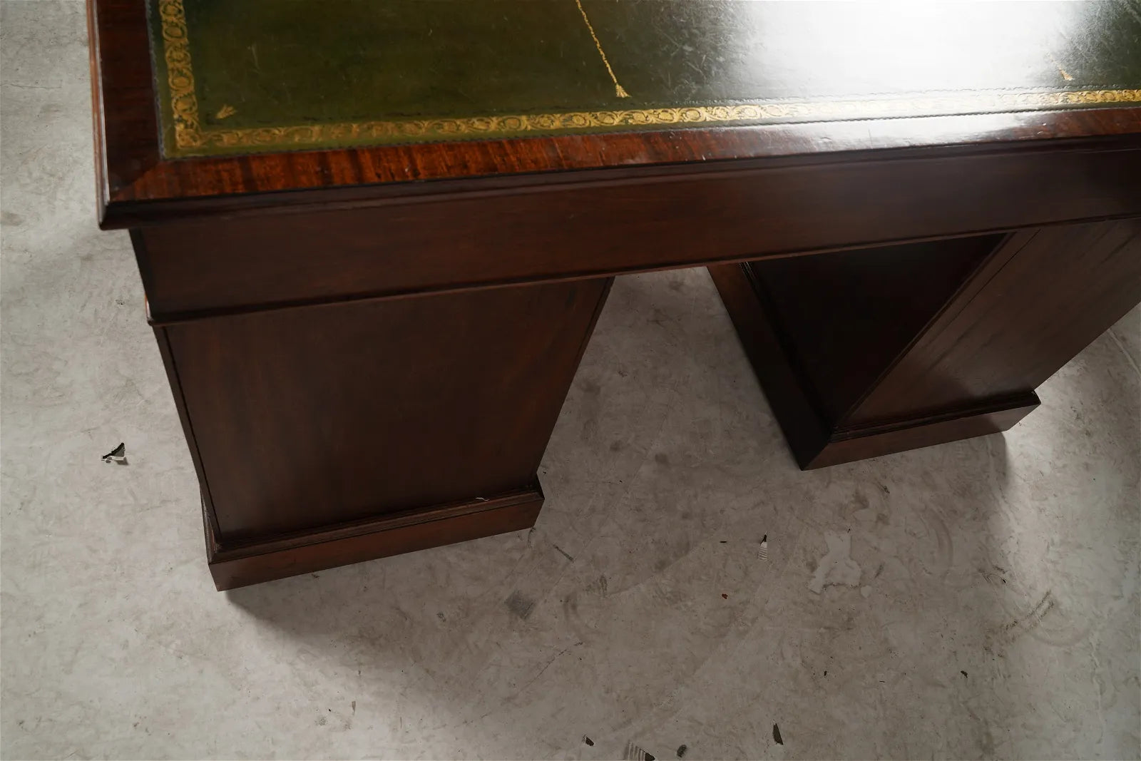 AF5-019: Restored Antique Mid 19th Century English Georgian Style  Mahogany Pedestal Desk W/ Leather Inset Top