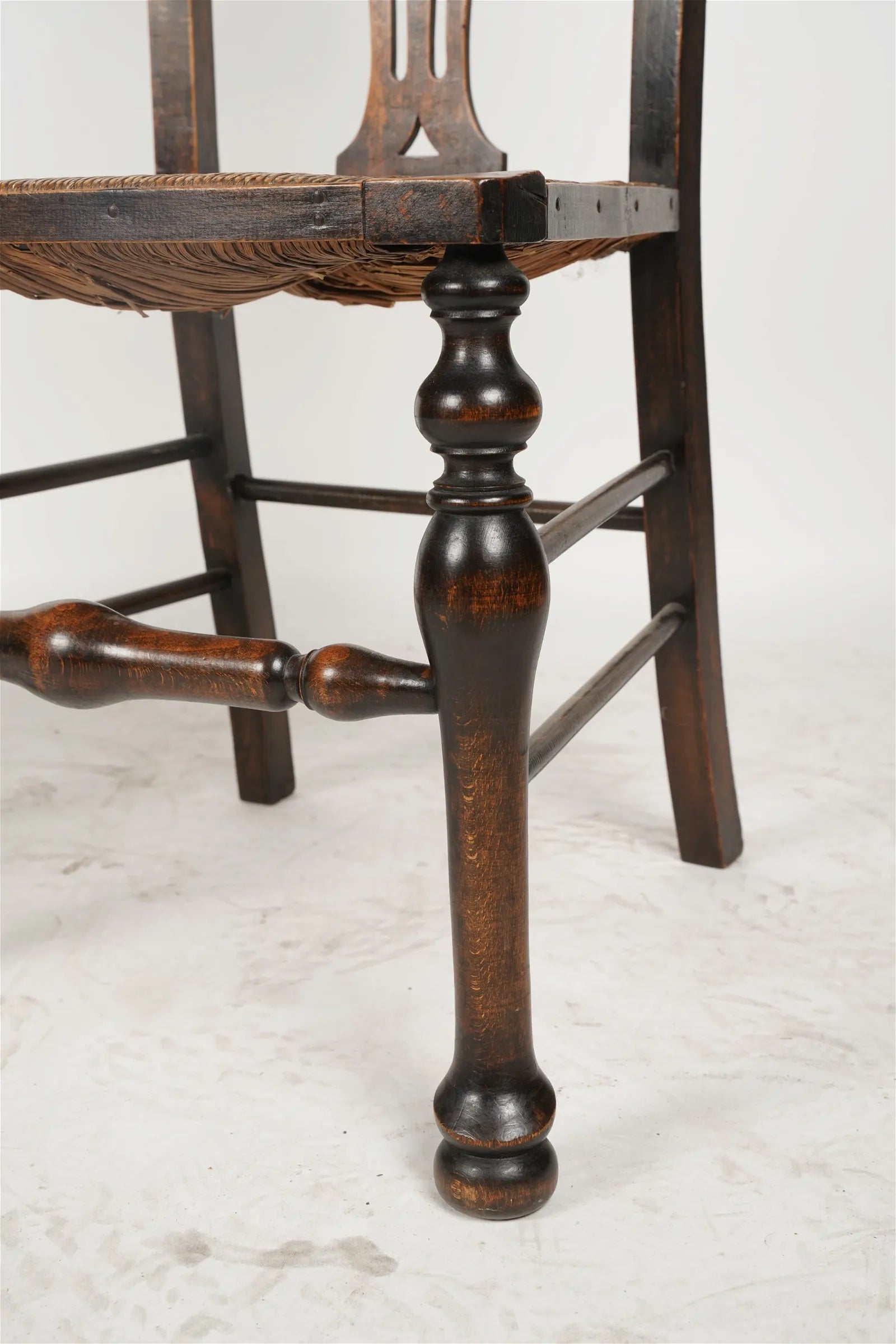 AF2-162: Antique Pair of Early 19th Century English Georgian Rush Seat Chairs