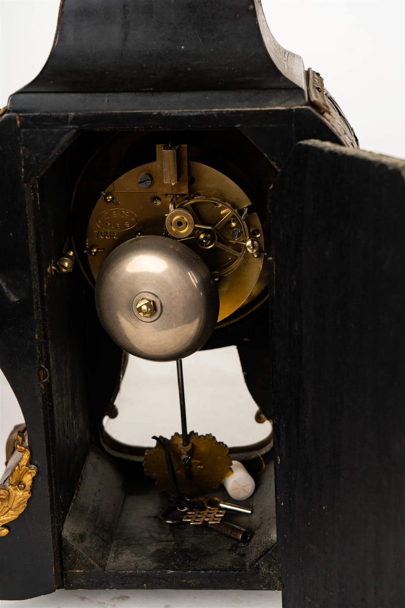 TK2-040: Early19th Century French Louis XV Style Mantle Clock With Boulle Inlay Case