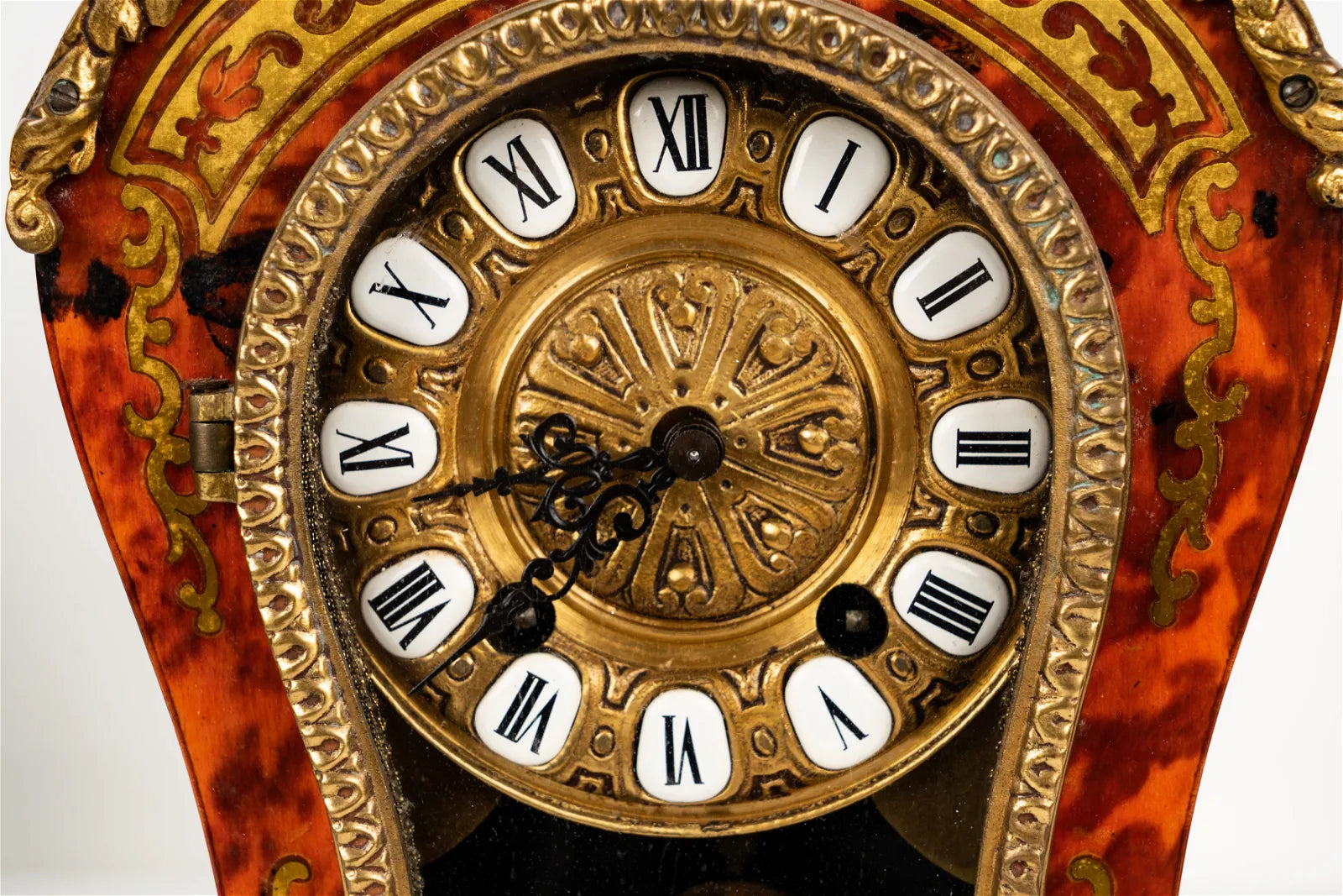 TK2-050: Early19th Century French Louis XV Style Mantle Clock With Boulle Inlay Case