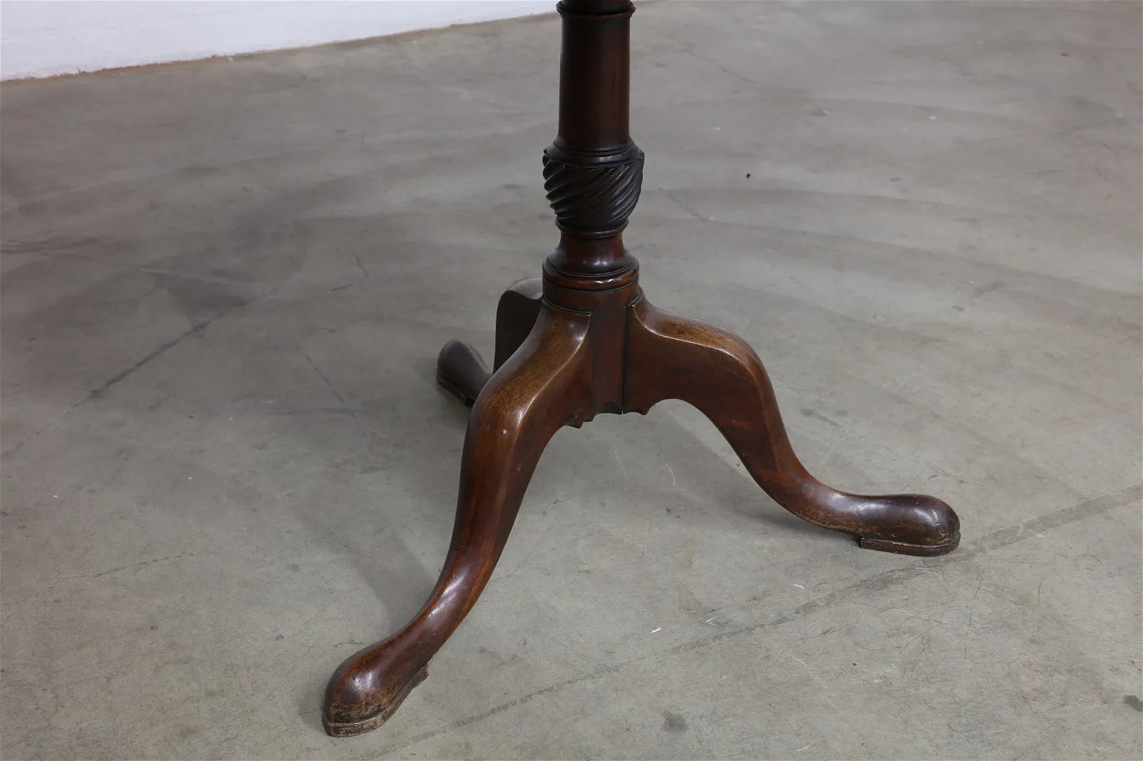 AF1-019:  Antique Late 18th Century George III Mahogany Tripod Tilt Table