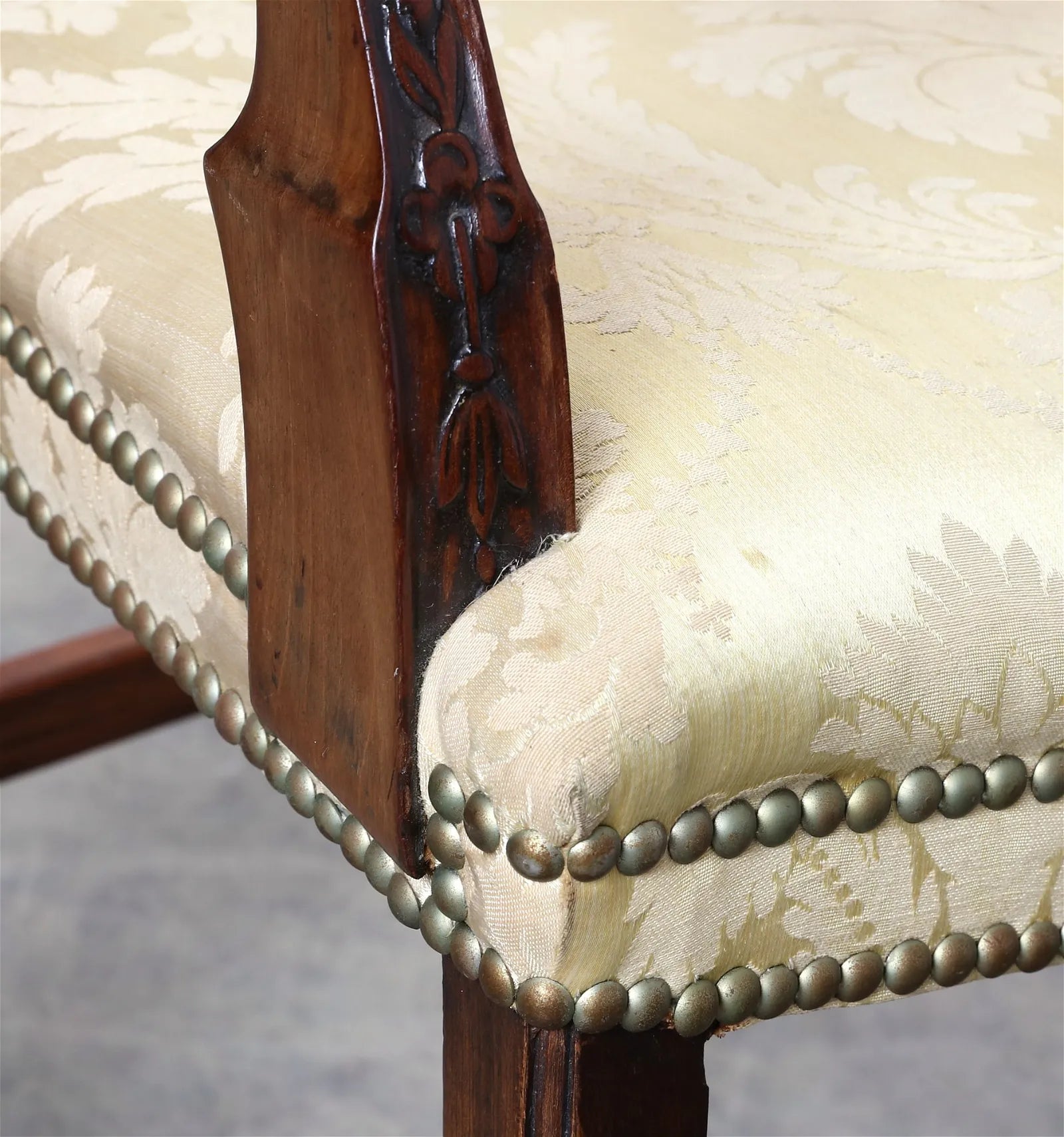 AF2-406: ANTIQUE PAIR OF LATE 18TH CENTURY ENGLISH GEORGE III CARVED MAHOGANY ARMCHAIRS