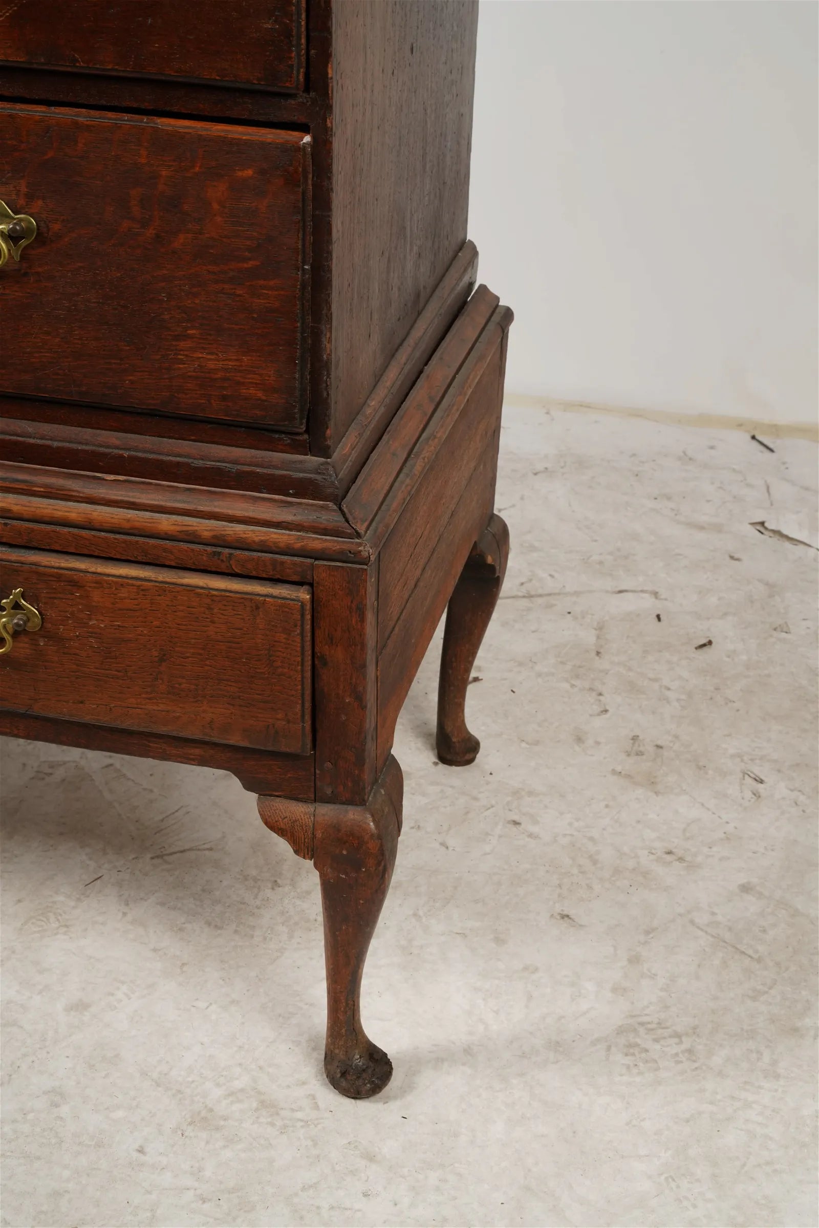 AF4-051: Antique English Queen Anne Quarter Sawn Oak Chest on Stand With Cabriole Legs Late 18th Century