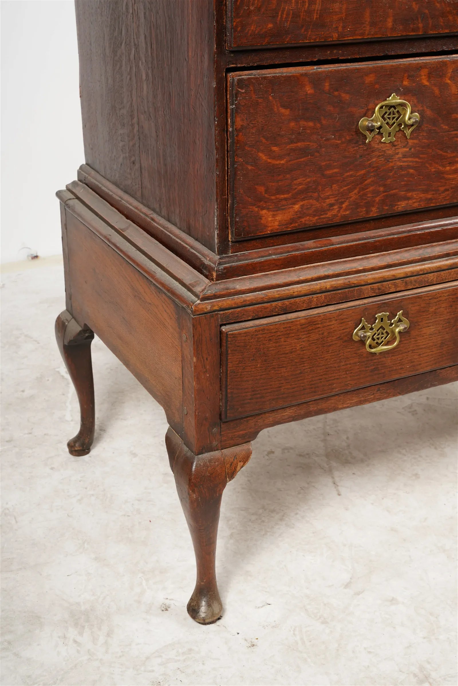 AF4-051: Antique English Queen Anne Quarter Sawn Oak Chest on Stand With Cabriole Legs Late 18th Century