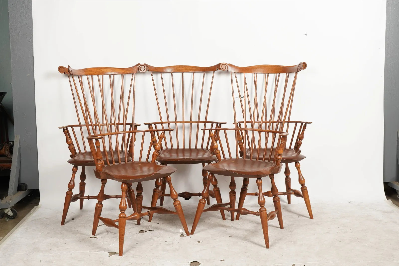 AF2-413: Vintage Set of 5 Late 20th Century Warren Chair Works Comb Back Windsor Armchairs