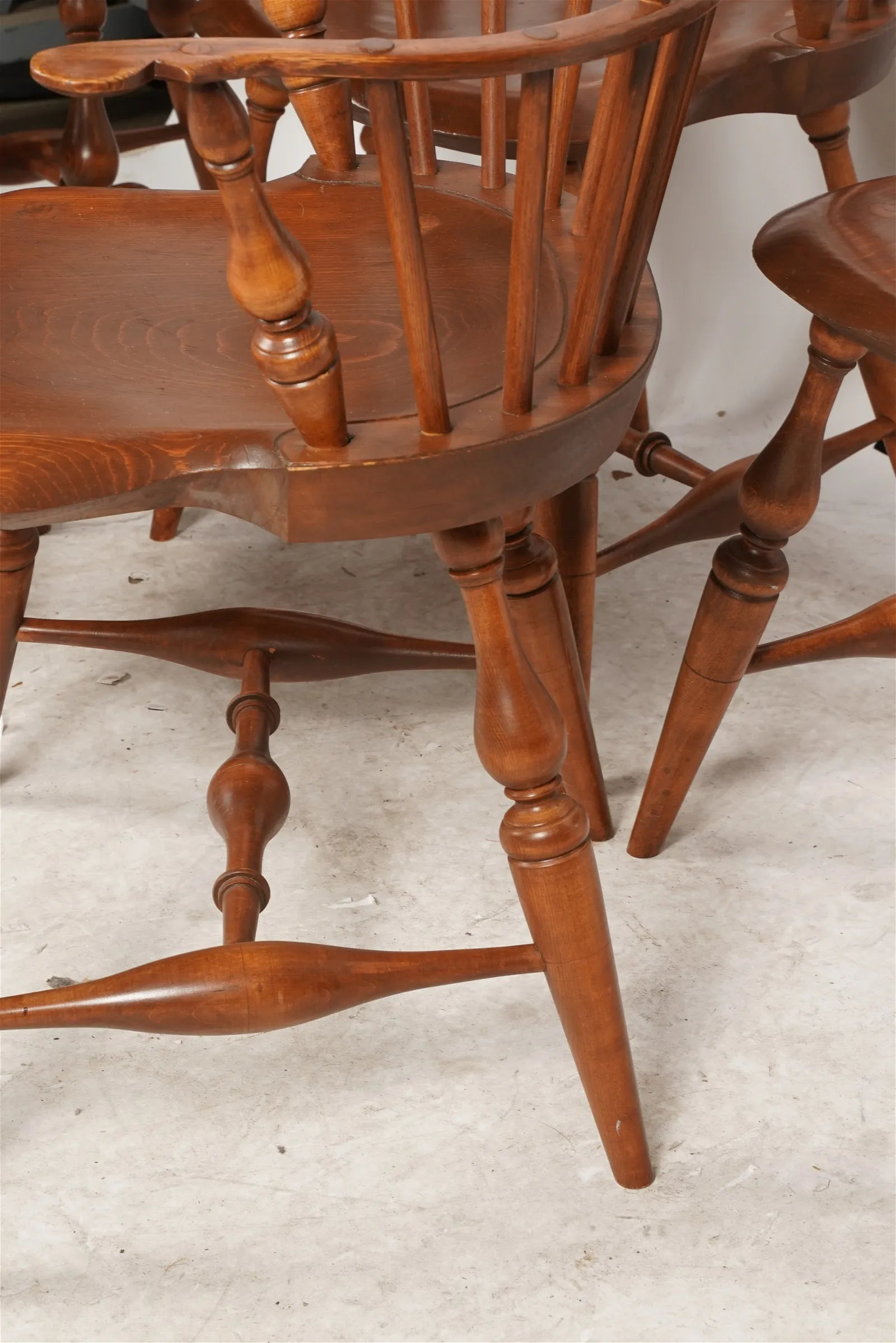 AF2-413: Vintage Set of 5 Late 20th Century Warren Chair Works Comb Back Windsor Armchairs