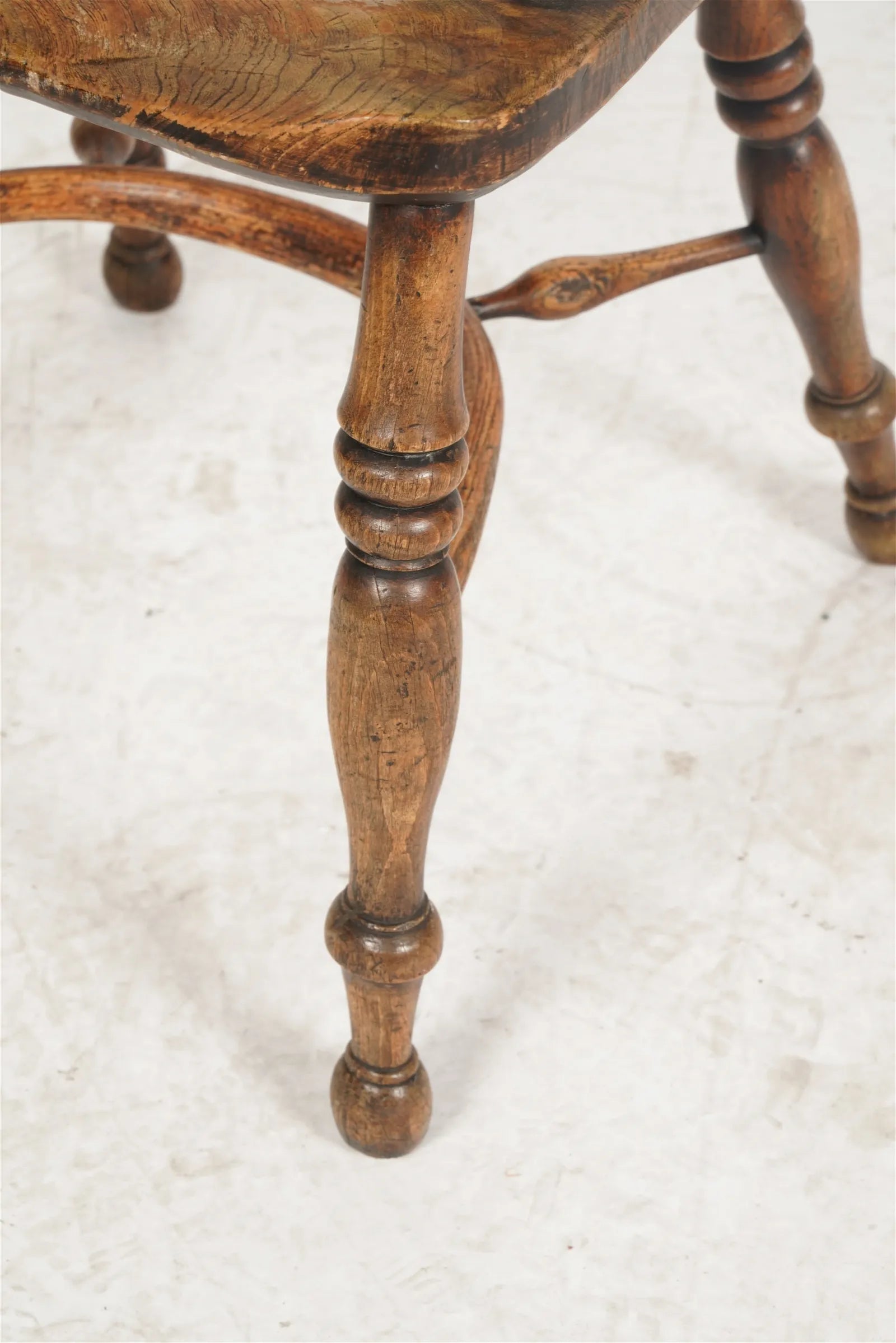 AF2-335: Antique Early - Mid 19th Century Pine American Sack Back Windsor Armchair