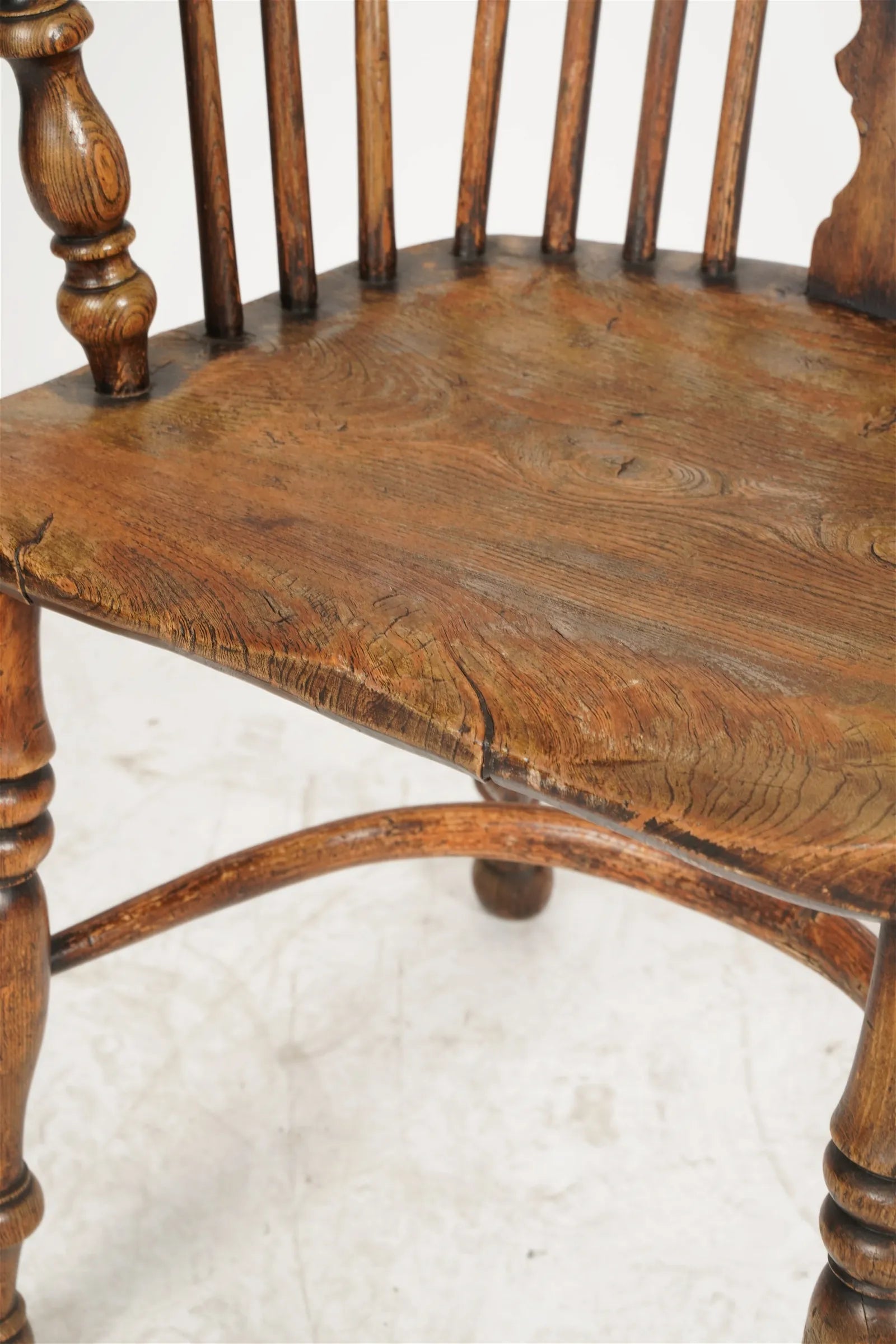 AF2-335: Antique Early - Mid 19th Century Pine American Sack Back Windsor Armchair