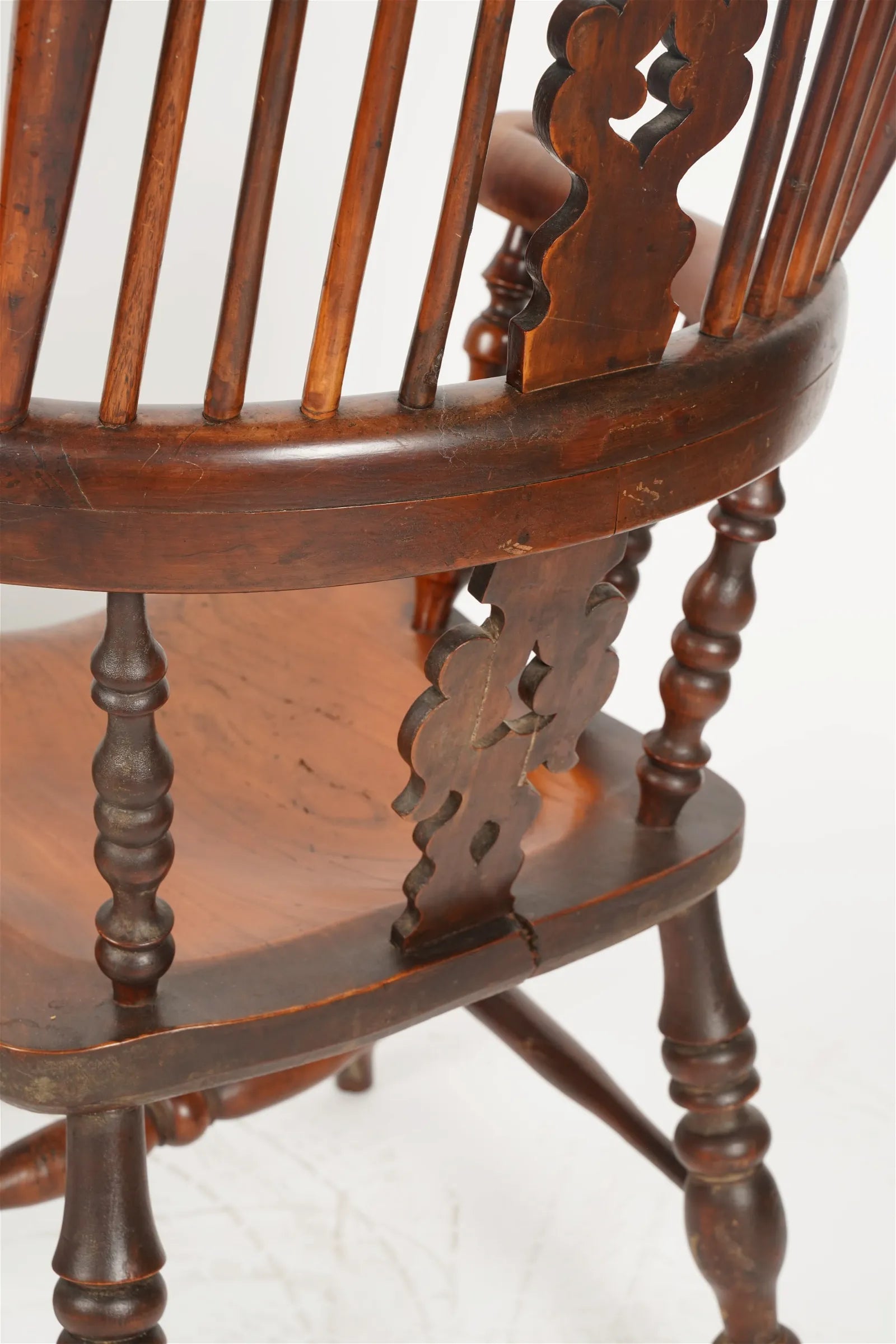 AF2-336: Pair of Antique Early - Mid 19th Century Yew Wood & Elm American Sack Back Windsor Armchairs