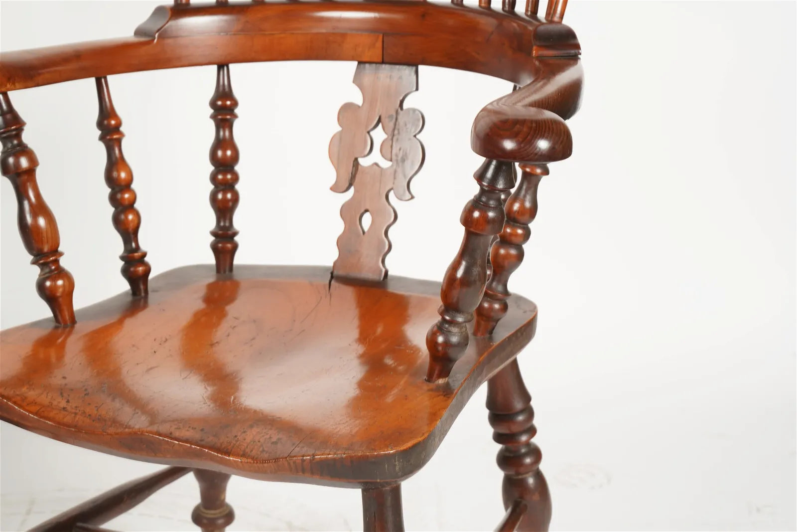 AF2-336: Pair of Antique Early - Mid 19th Century Yew Wood & Elm American Sack Back Windsor Armchairs