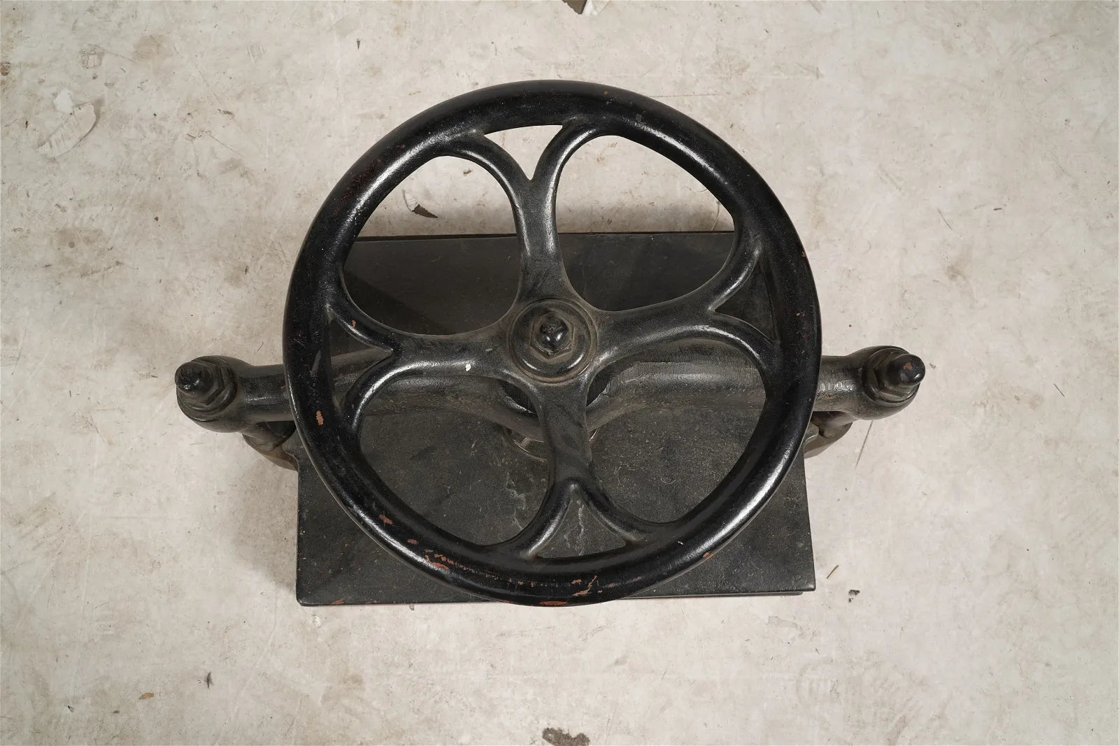 CR9-008: Late 19th C Cast Iron Book Press