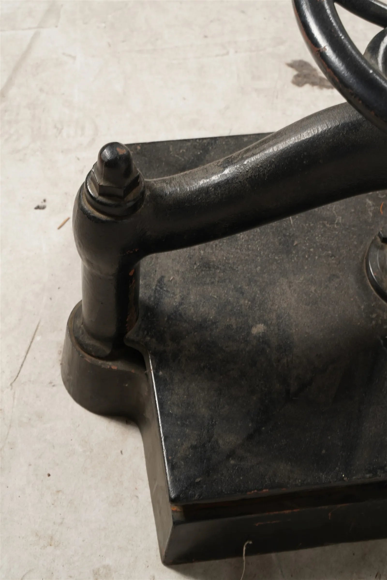 CR9-008: Late 19th C Cast Iron Book Press