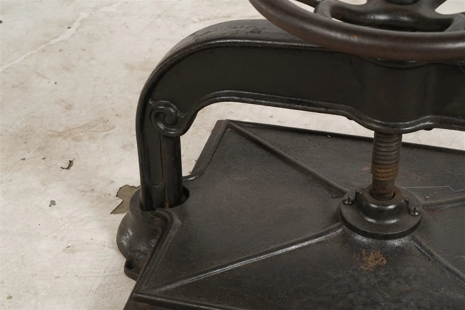CR9-009: Late 19th C Cast Iron Book Press