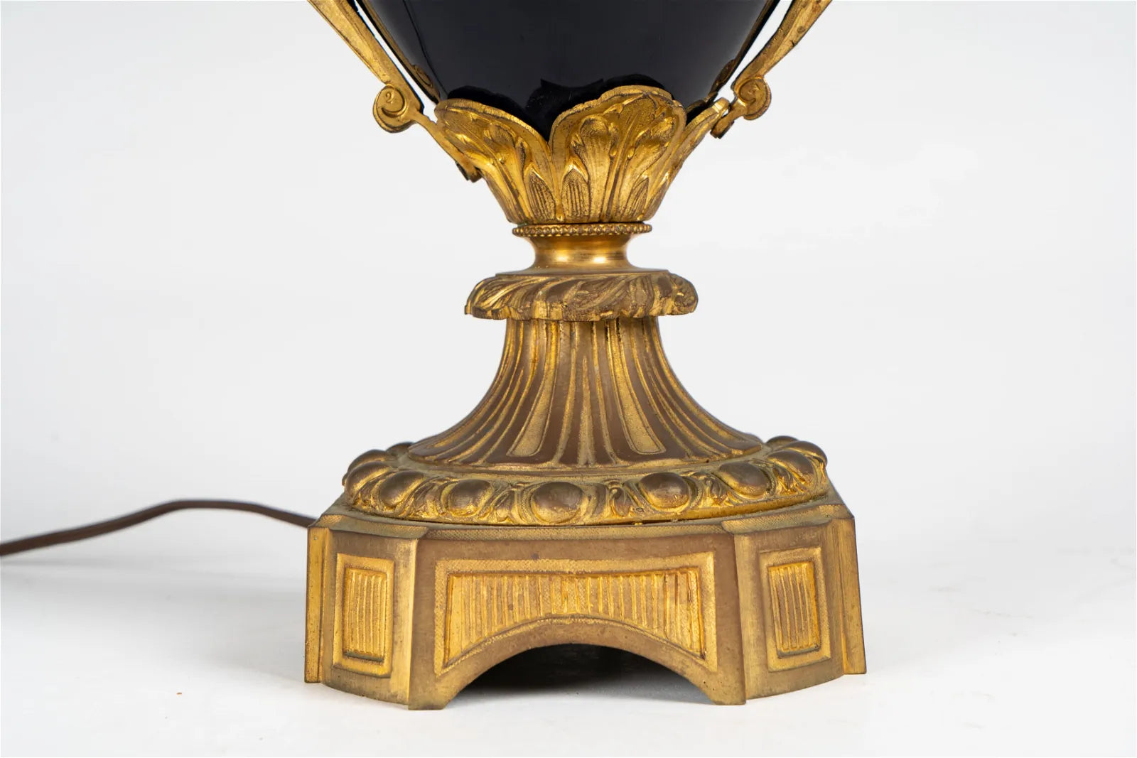 AL2-018: Antique Circa 1920 French Gilt Bronze Mounted Cobalt Blue Porcelain Urn Form Table Lamp