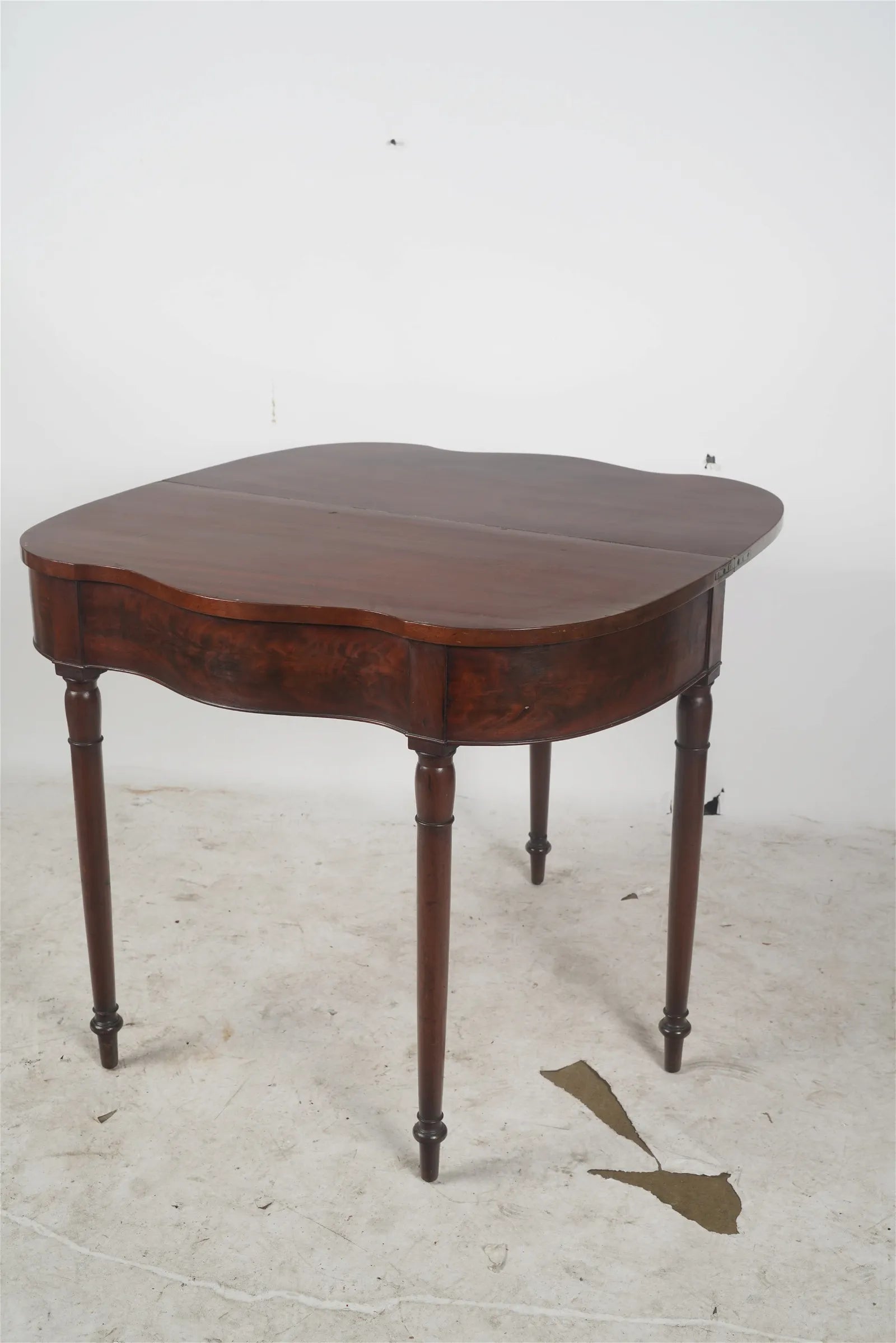 AF1-142: Antique American Sheraton Mahogany Serpentine Flip Top Card Table, Boston Circa 1800