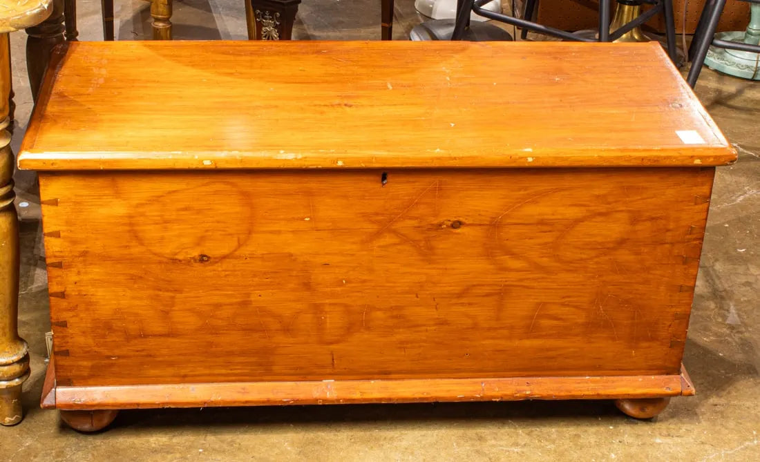 AF4-203: Antique Mid 18th Century American Colonial Pine Blanket Chest