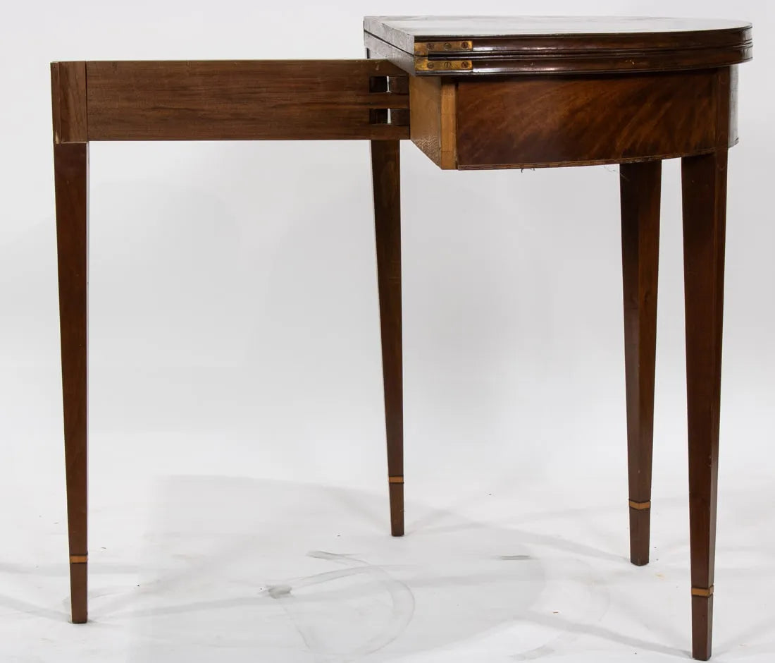 AF1-288: Antique Late 18th Century American Federal Mahogany Flip Top Card Table