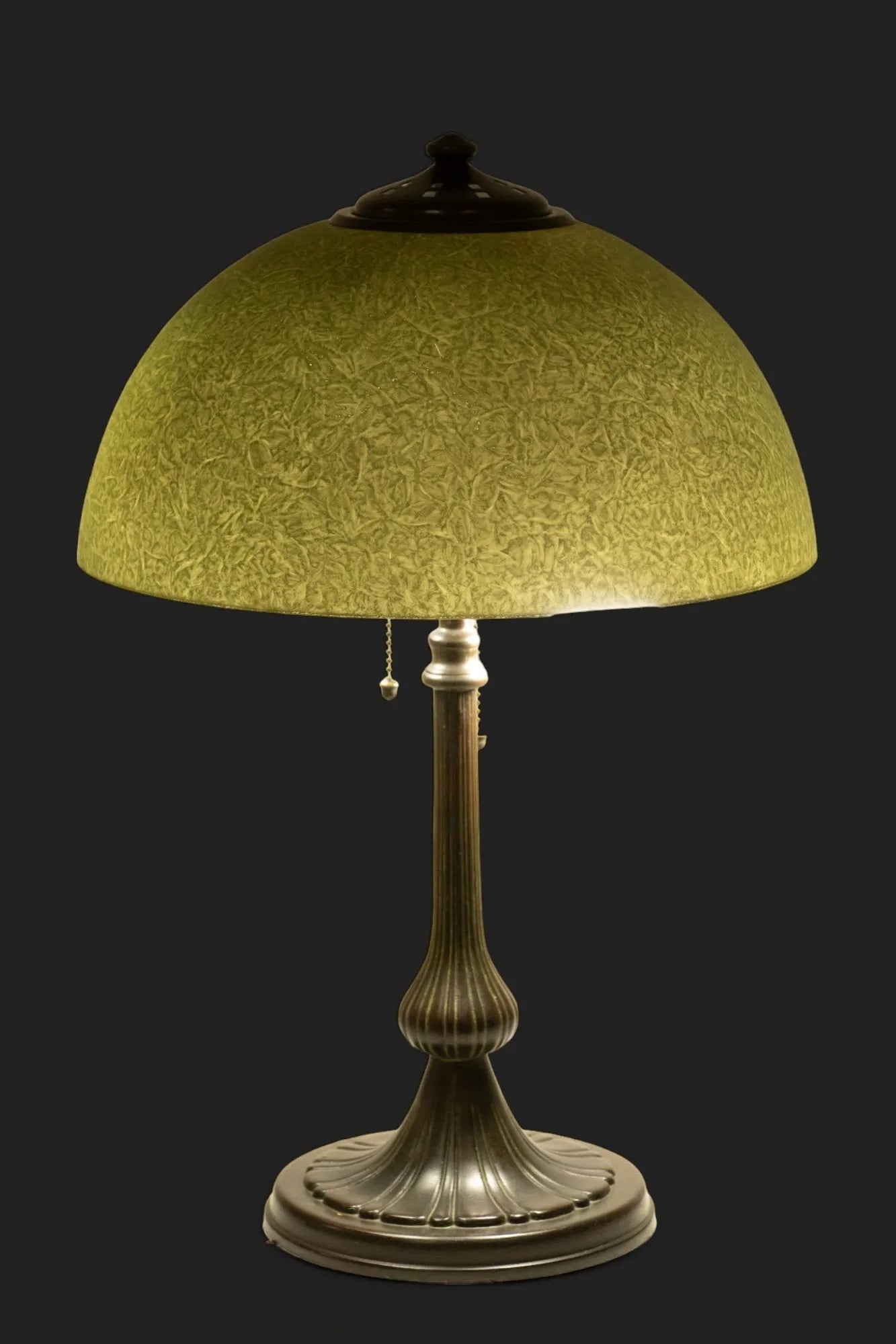 AL2-030: Handel Mosserine Arts & Crafts Lamp With Green Chipped Ice Shade