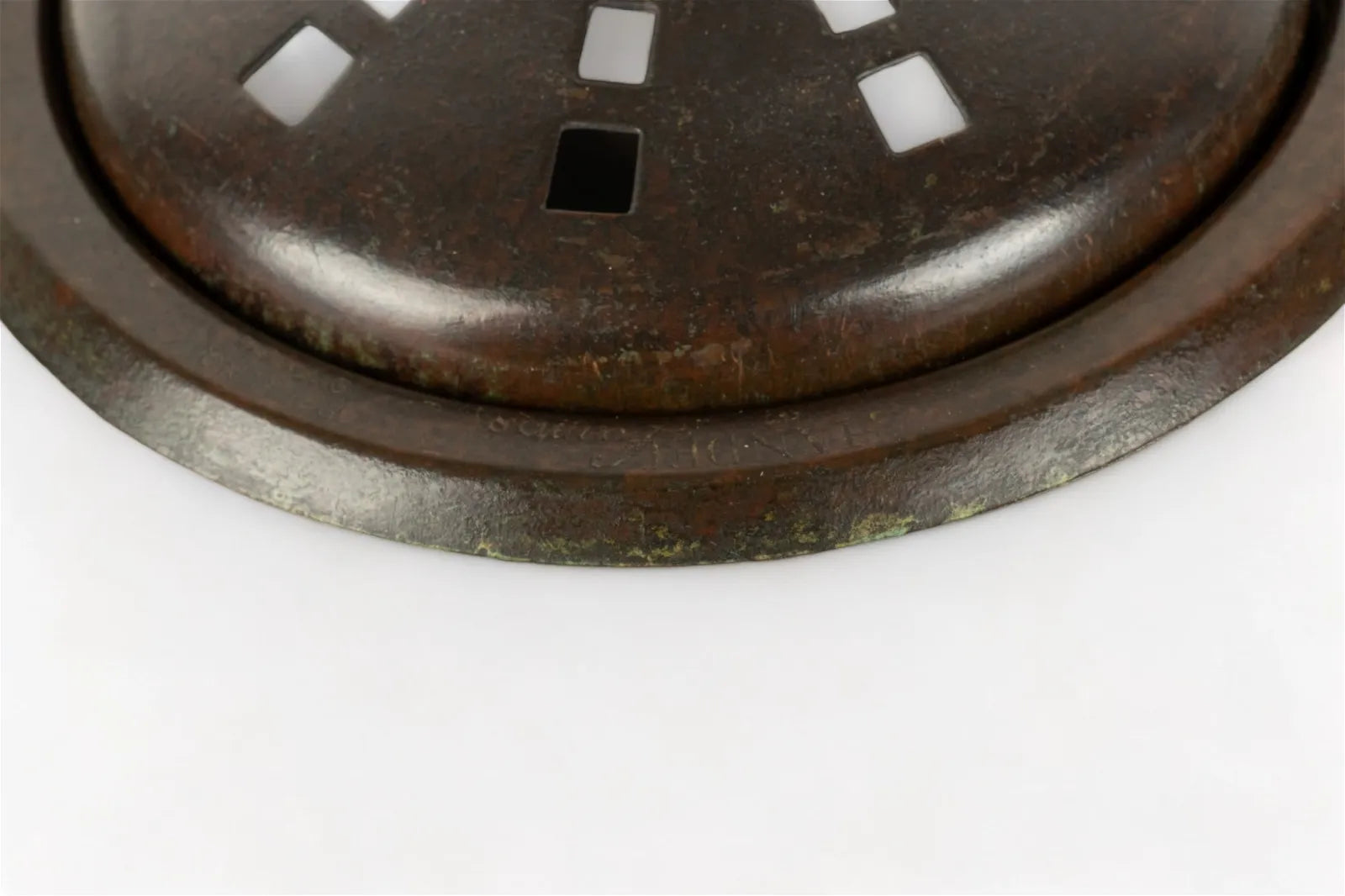 AL2-030: Handel Mosserine Arts & Crafts Lamp With Green Chipped Ice Shade