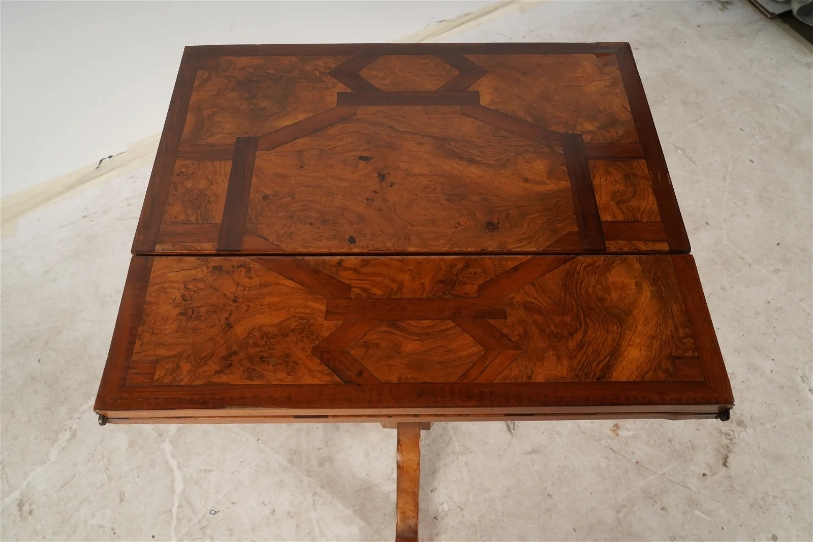 AF1-390: Antique Early 19th Century Northern German Biedermeier  Burl Walnut Inlaid Fold Out Side Table With Tripod Base