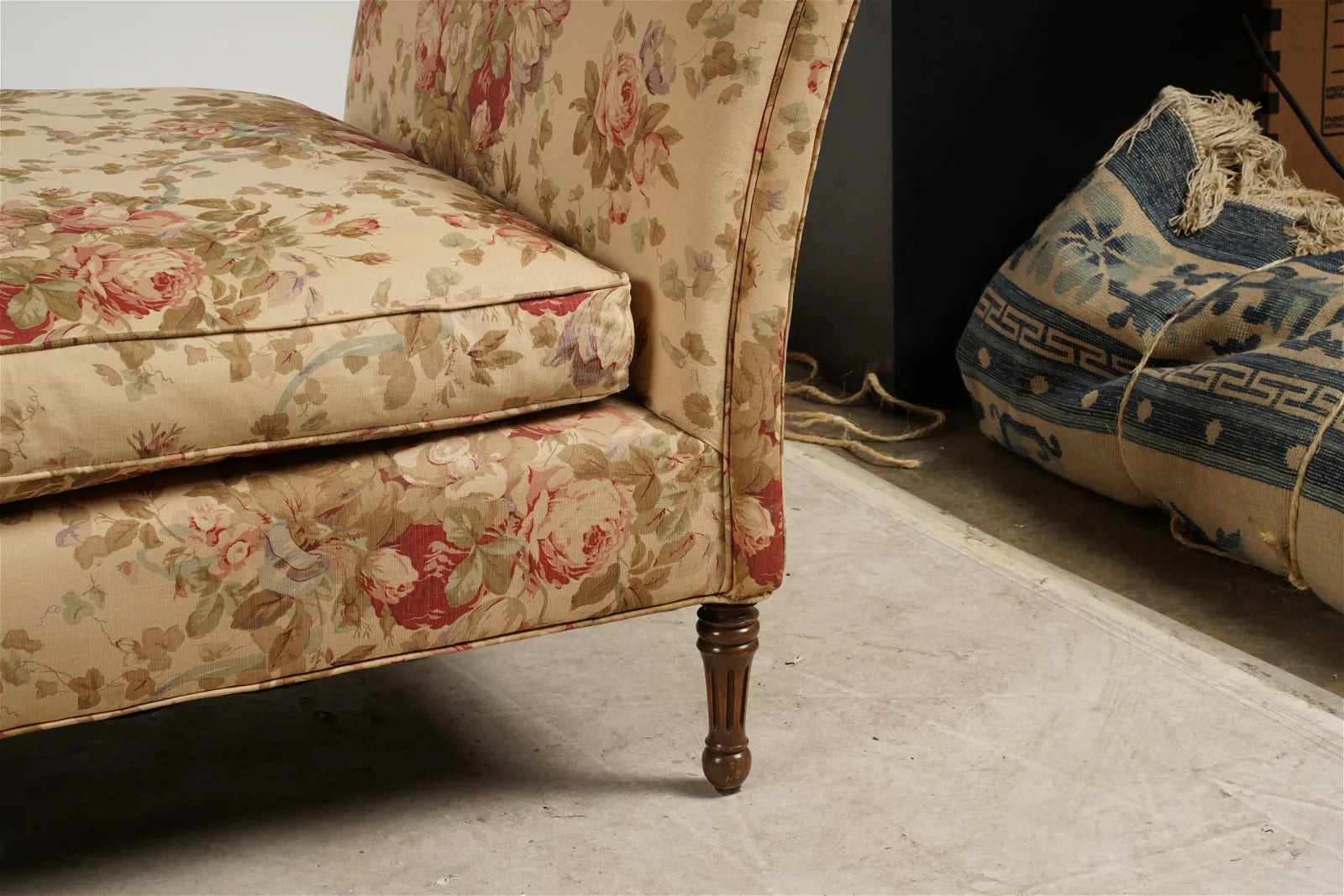 AF2-424: Vintage Late 20th Century English Regency Style Backless Sofa With Down Cushion & 8 Way Hand Tied Coil Springs