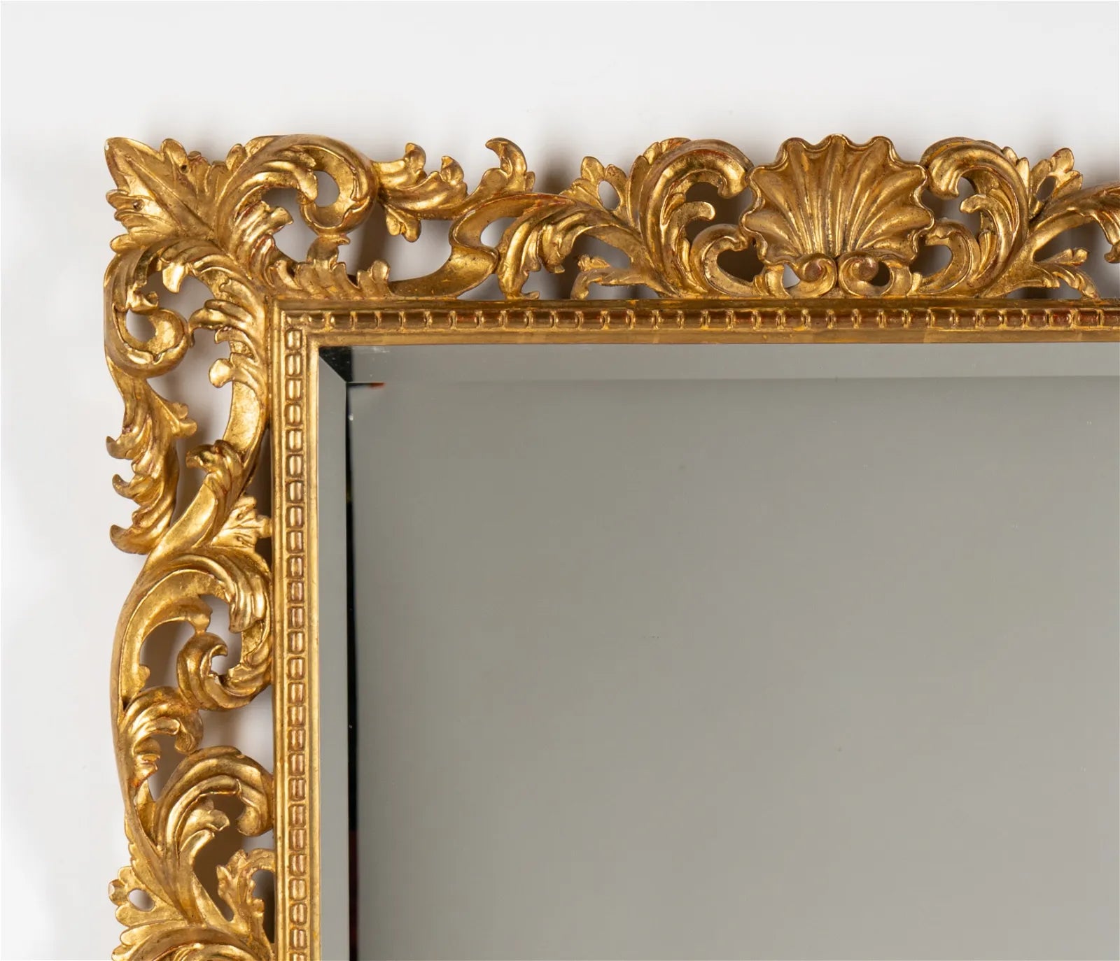 AF7-006: Late 20th Century Italian Baroque Carved Giltwood Wall Mirror
