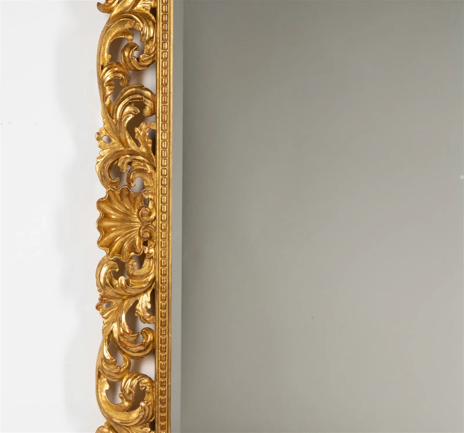 AF7-006: Late 20th Century Italian Baroque Carved Giltwood Wall Mirror