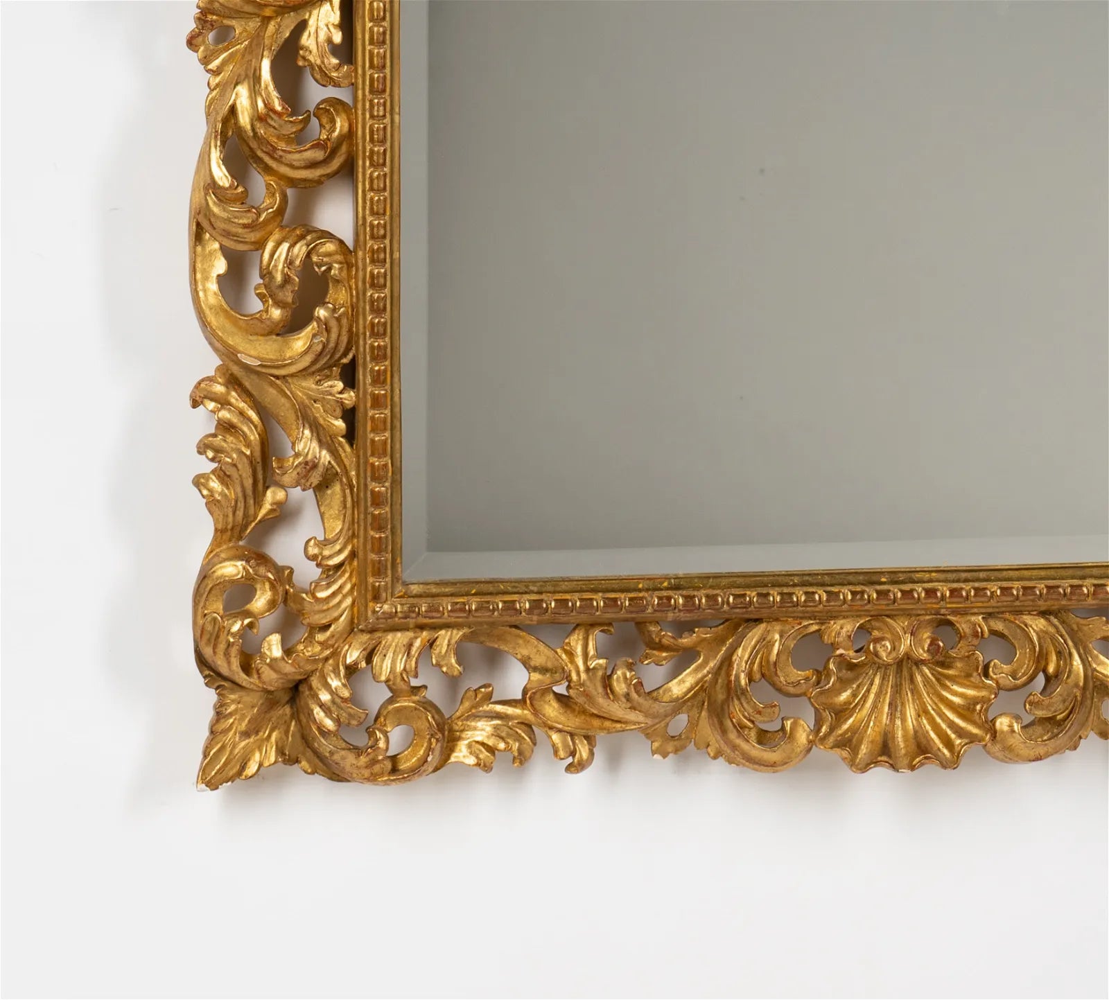 AF7-006: Late 20th Century Italian Baroque Carved Giltwood Wall Mirror