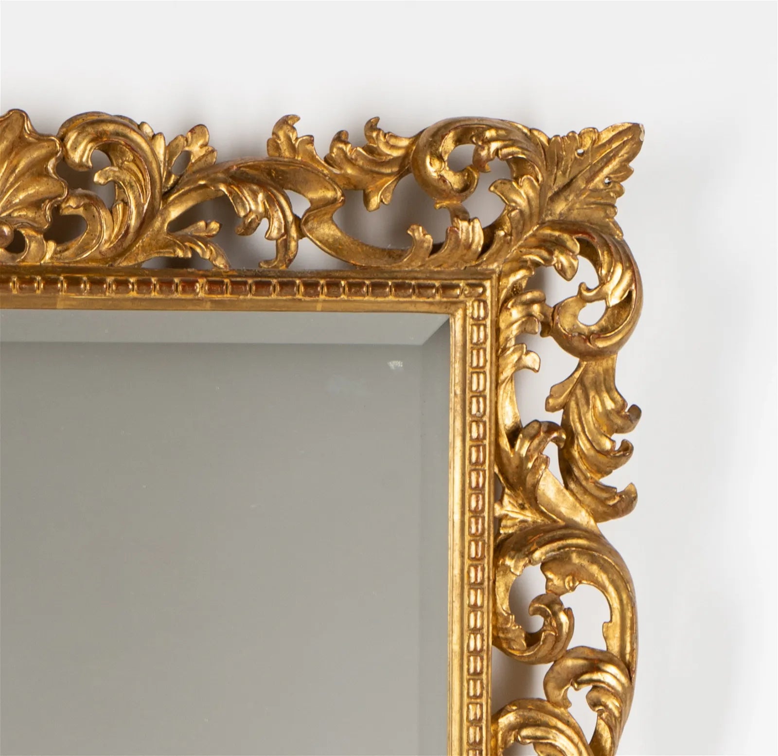 AF7-006: Late 20th Century Italian Baroque Carved Giltwood Wall Mirror