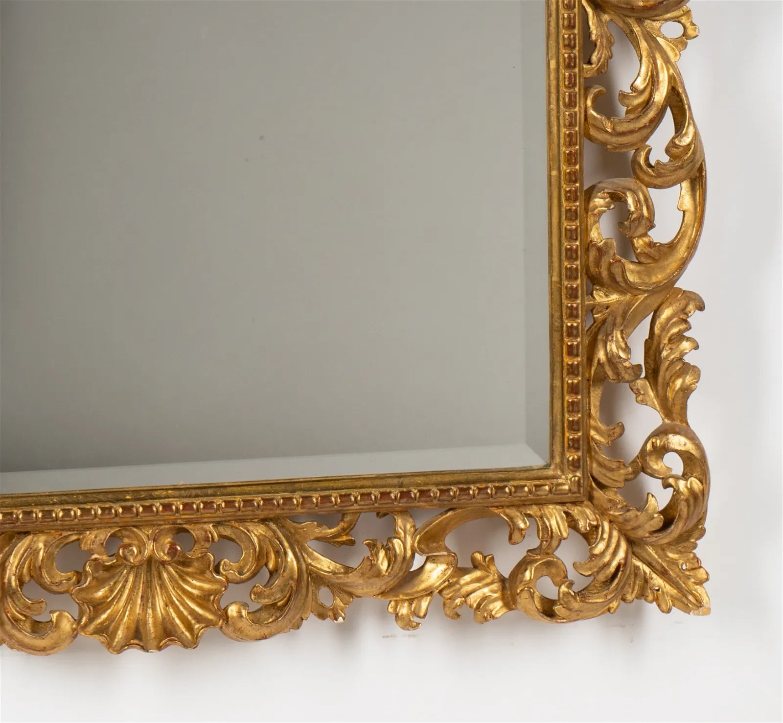 AF7-006: Late 20th Century Italian Baroque Carved Giltwood Wall Mirror