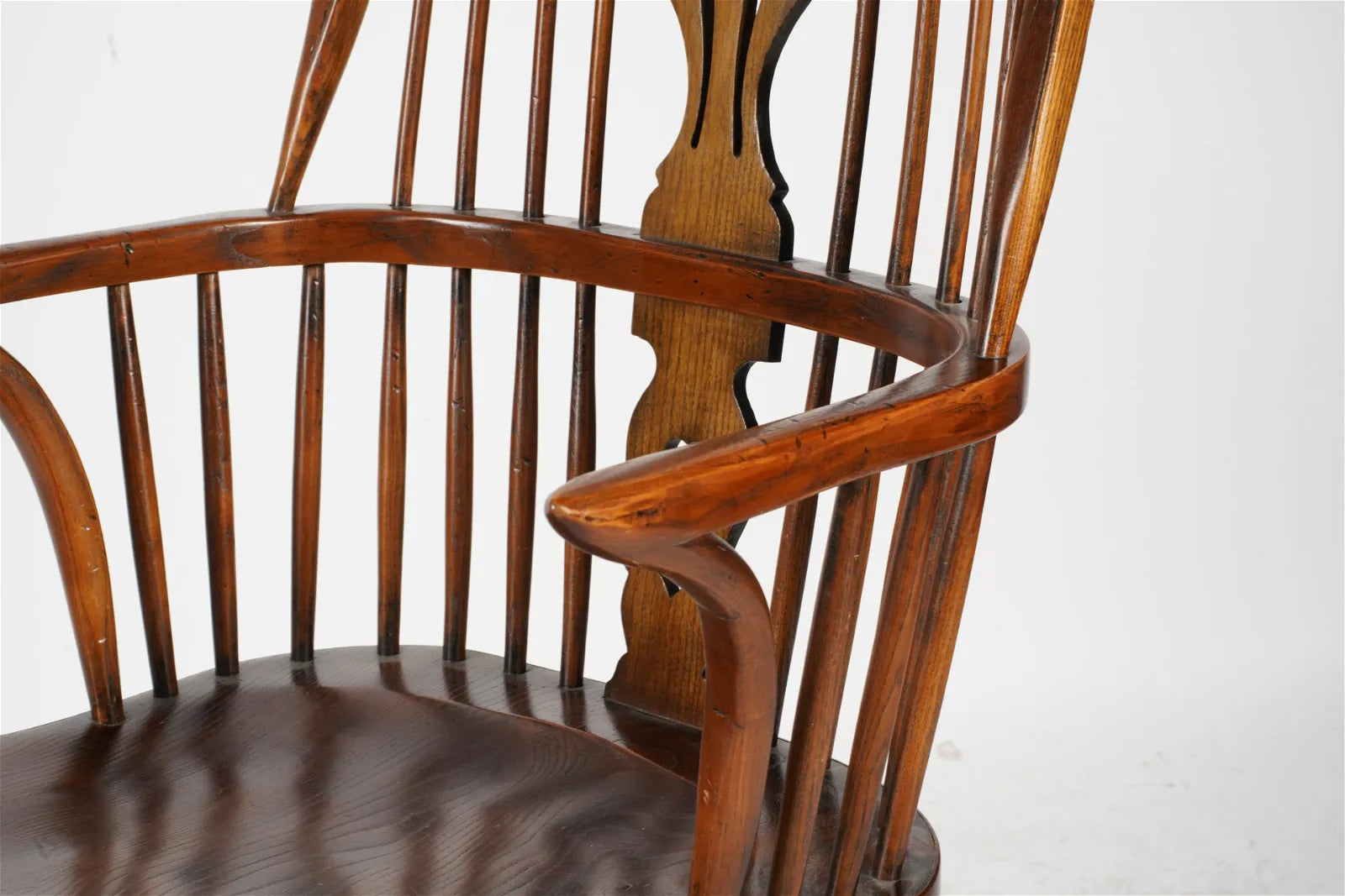 AF2-053: Antique 19th Century American Oak Sack Back Windsor Armchair