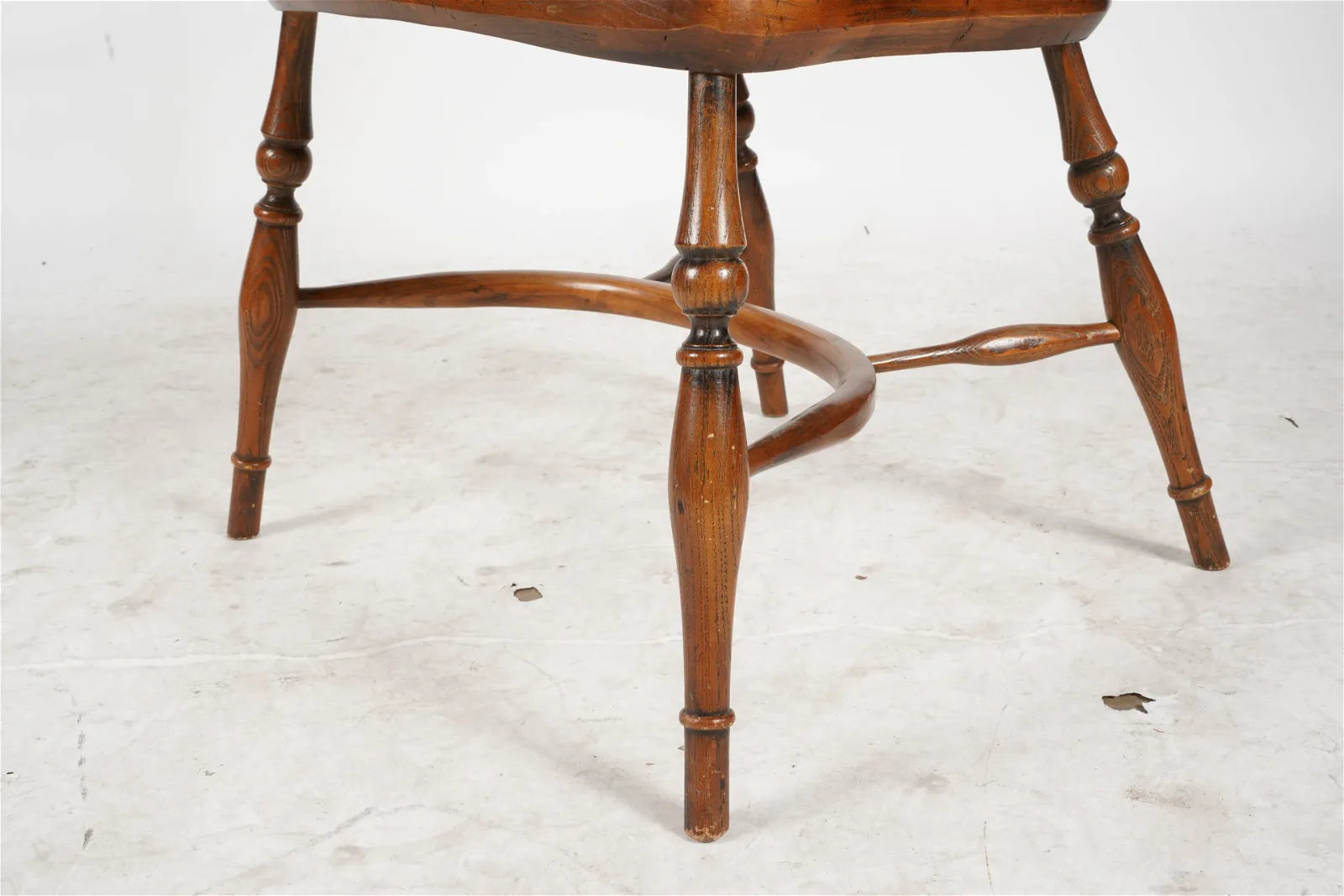 AF2-053: Antique 19th Century American Oak Sack Back Windsor Armchair