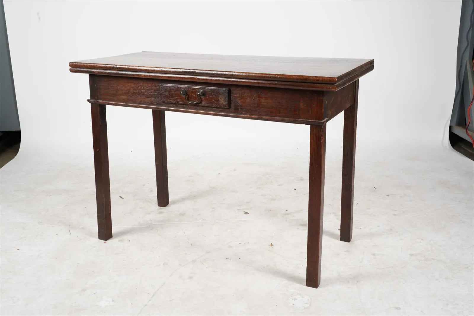 AF1-044: Late 18th Century English Georgian Oak Flip Top Table