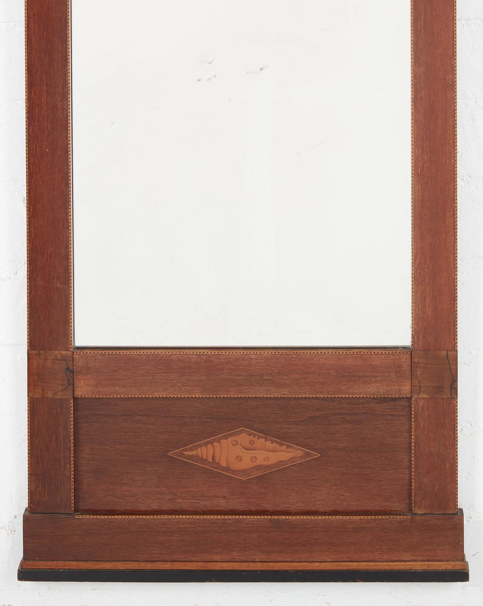 AF7-012: Circa 1820 American Federal Neoclassical Inlaid Mahogany Mirror
