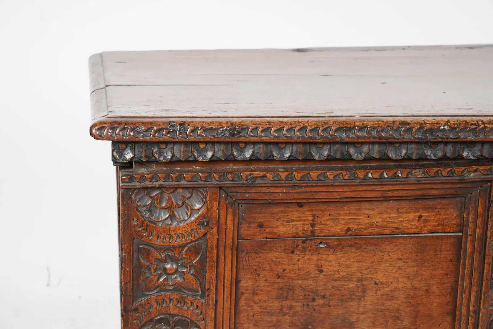 AF4-028: Early 18th Century Spanish Baroque Carved Walnut Coffer