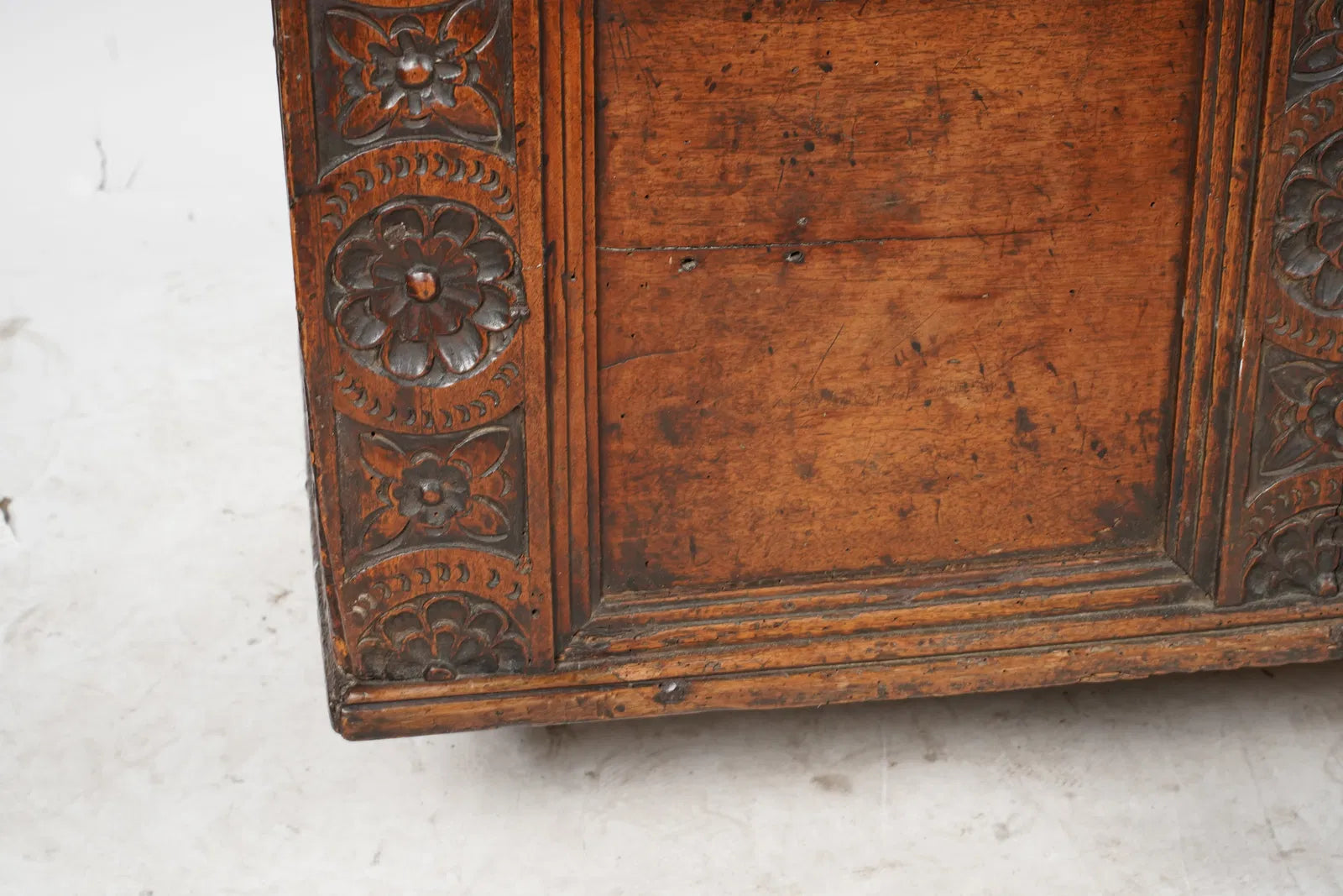 AF4-028: Early 18th Century Spanish Baroque Carved Walnut Coffer