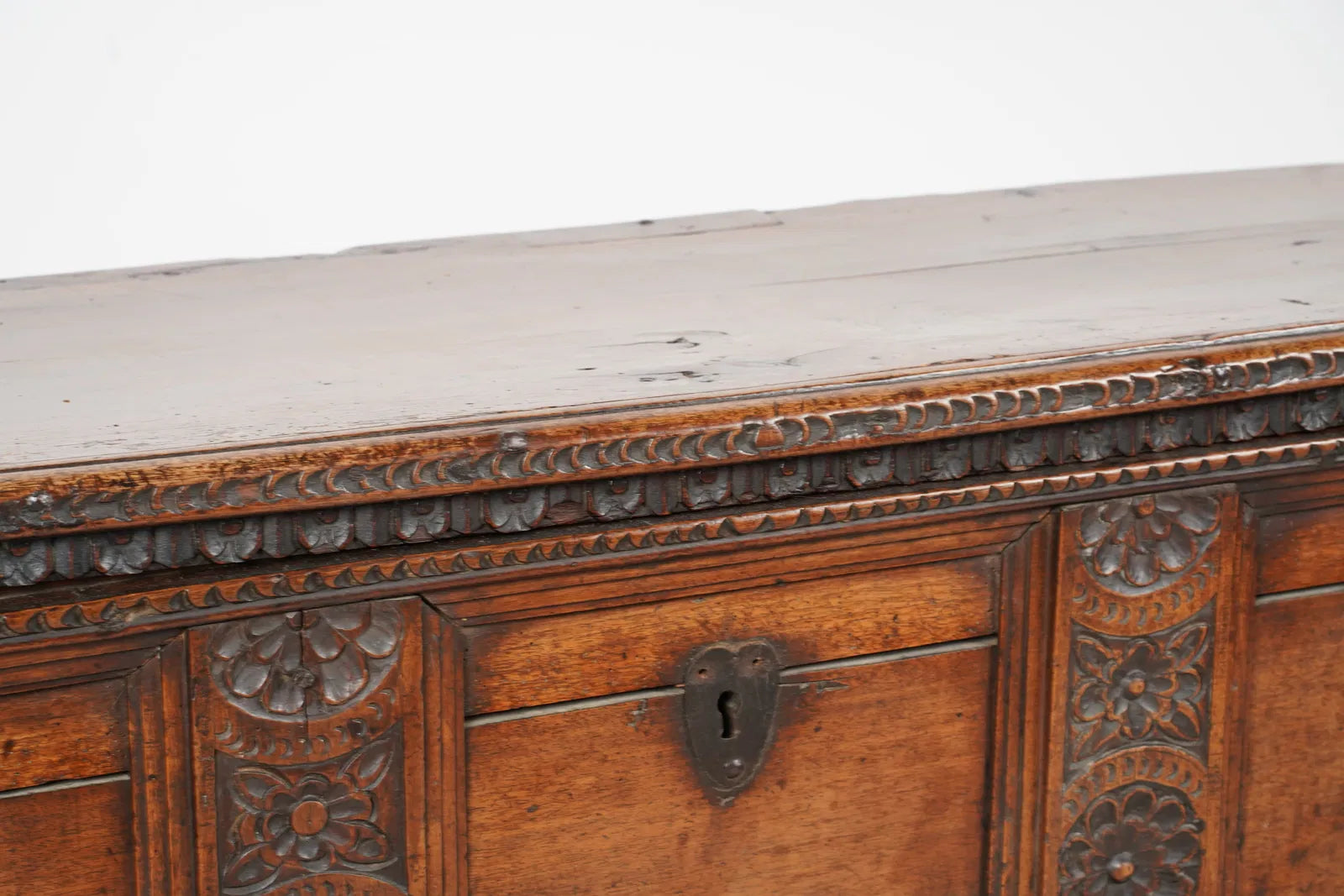 AF4-028: Early 18th Century Spanish Baroque Carved Walnut Coffer
