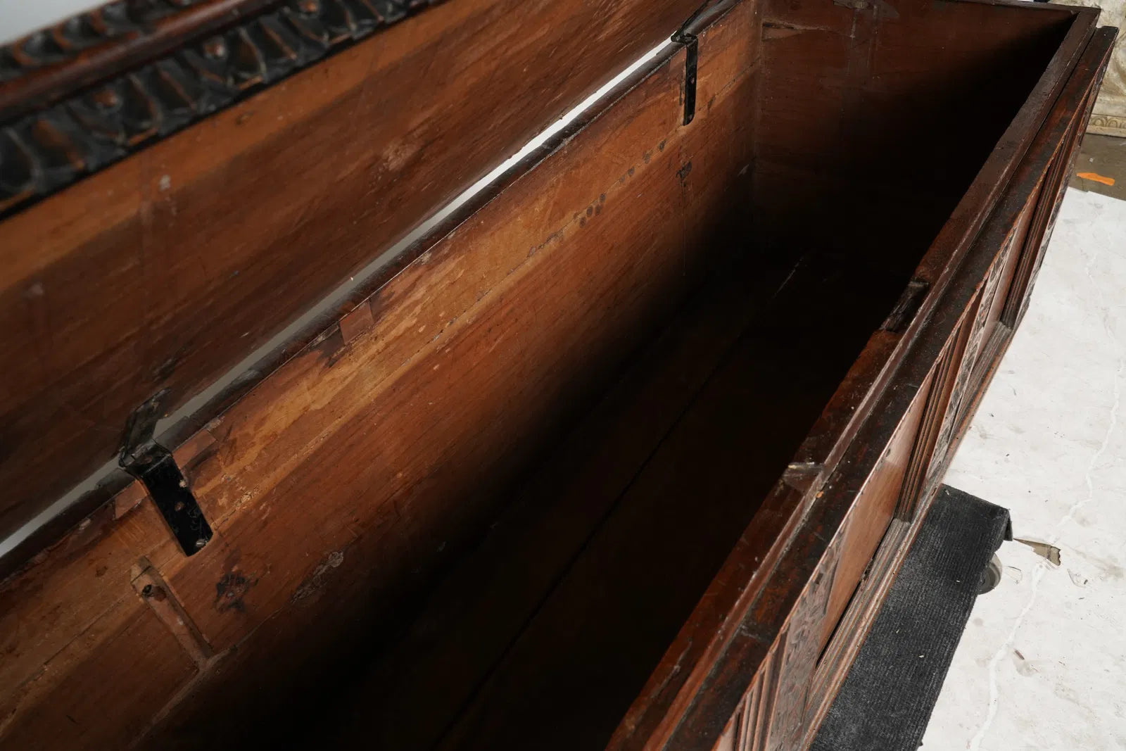 AF4-028: Early 18th Century Spanish Baroque Carved Walnut Coffer