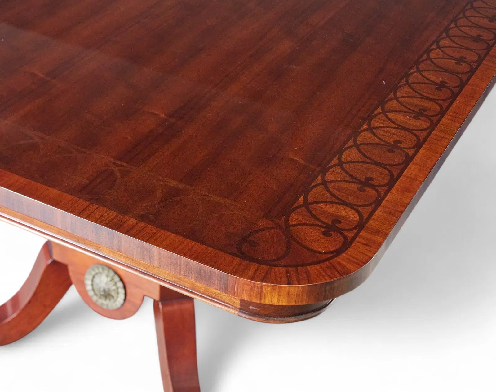 AF1-057: John Widdicomb Neoclassical Pedestal Inlaid Mahogany Extension Dining Table 20th Century