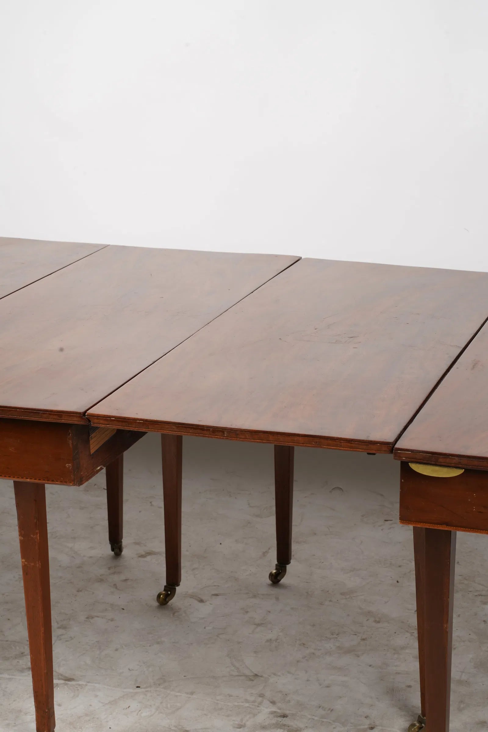 AF1-055: Rare Antique American Federal Plum Pudding Mahogany Banquet Table Circa 1800