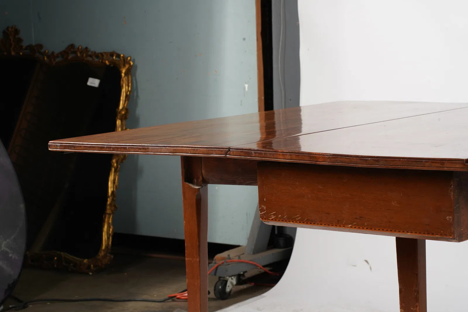 AF1-055: Rare Antique American Federal Plum Pudding Mahogany Banquet Table Circa 1800