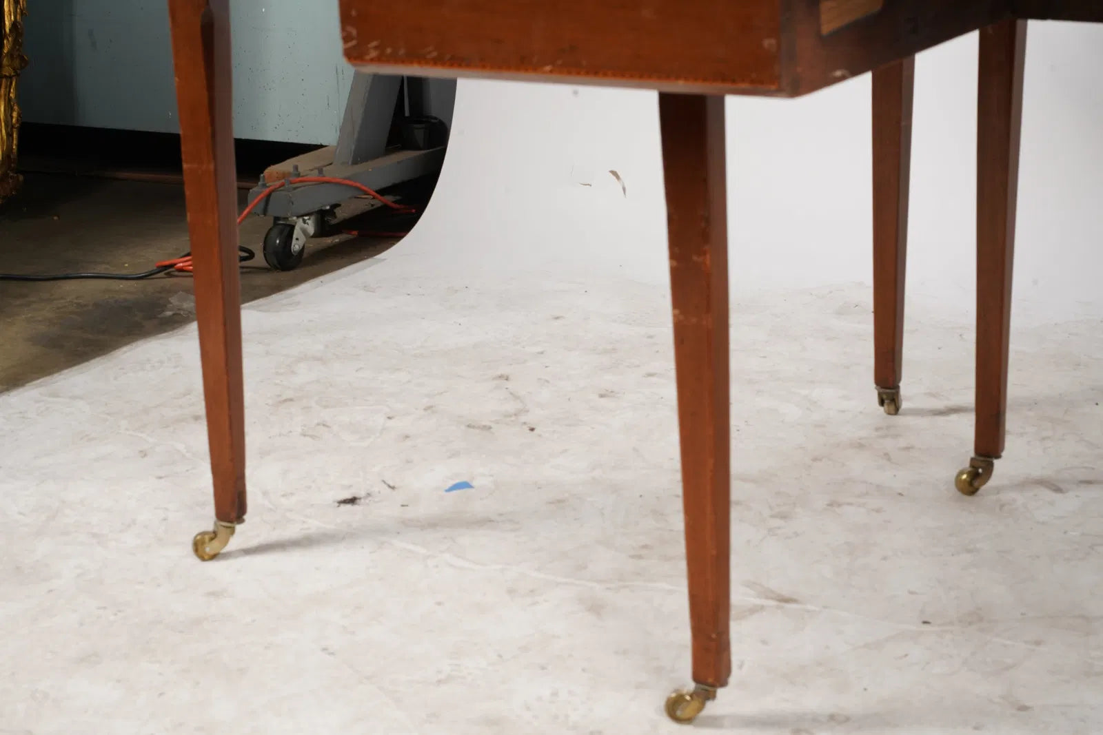 AF1-055: Rare Antique American Federal Plum Pudding Mahogany Banquet Table Circa 1800