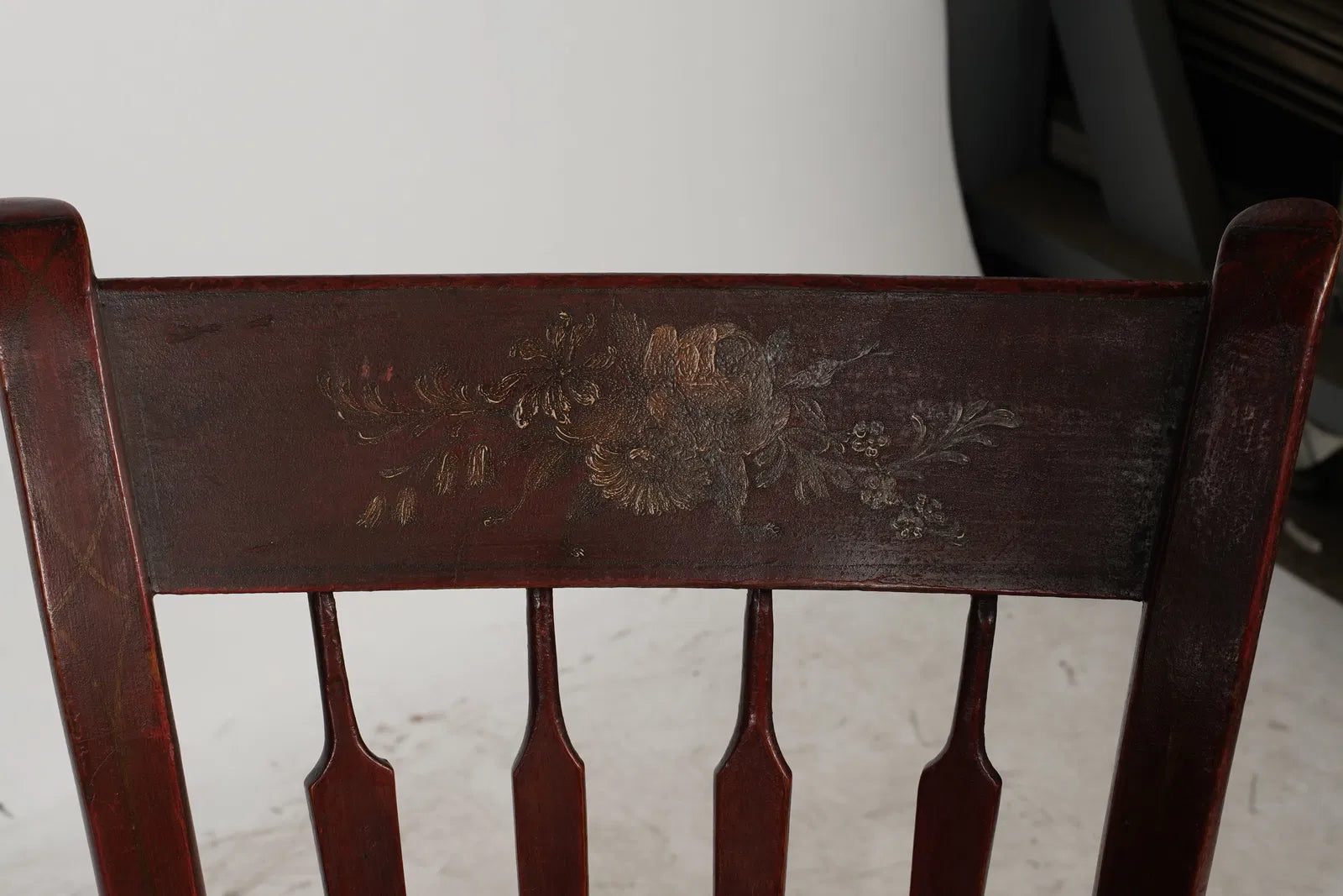 AF2-460: Antique Pair American Red Painted Fan Back Windsor Chairs Early 19th Century