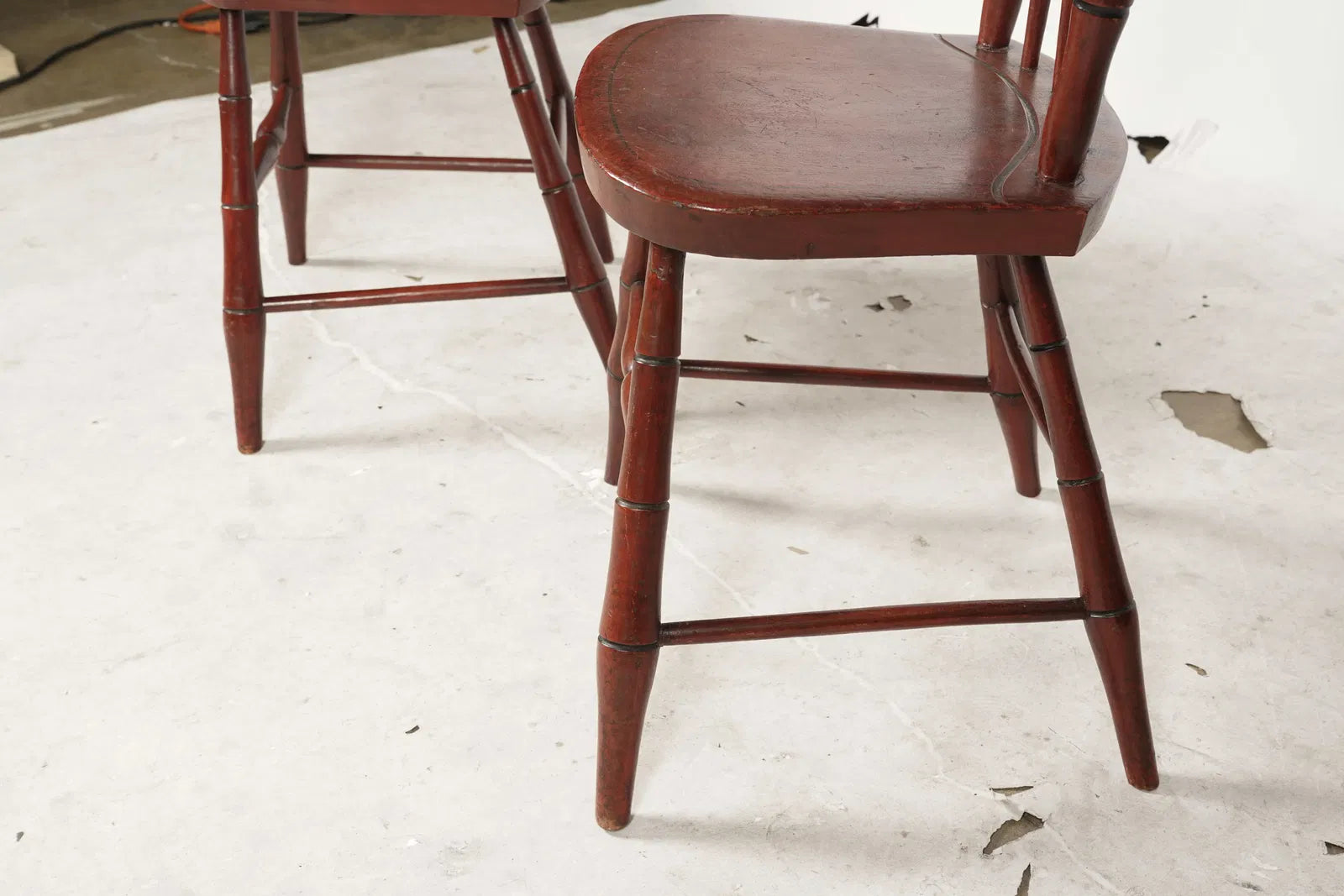 AF2-460: Antique Pair American Red Painted Fan Back Windsor Chairs Early 19th Century