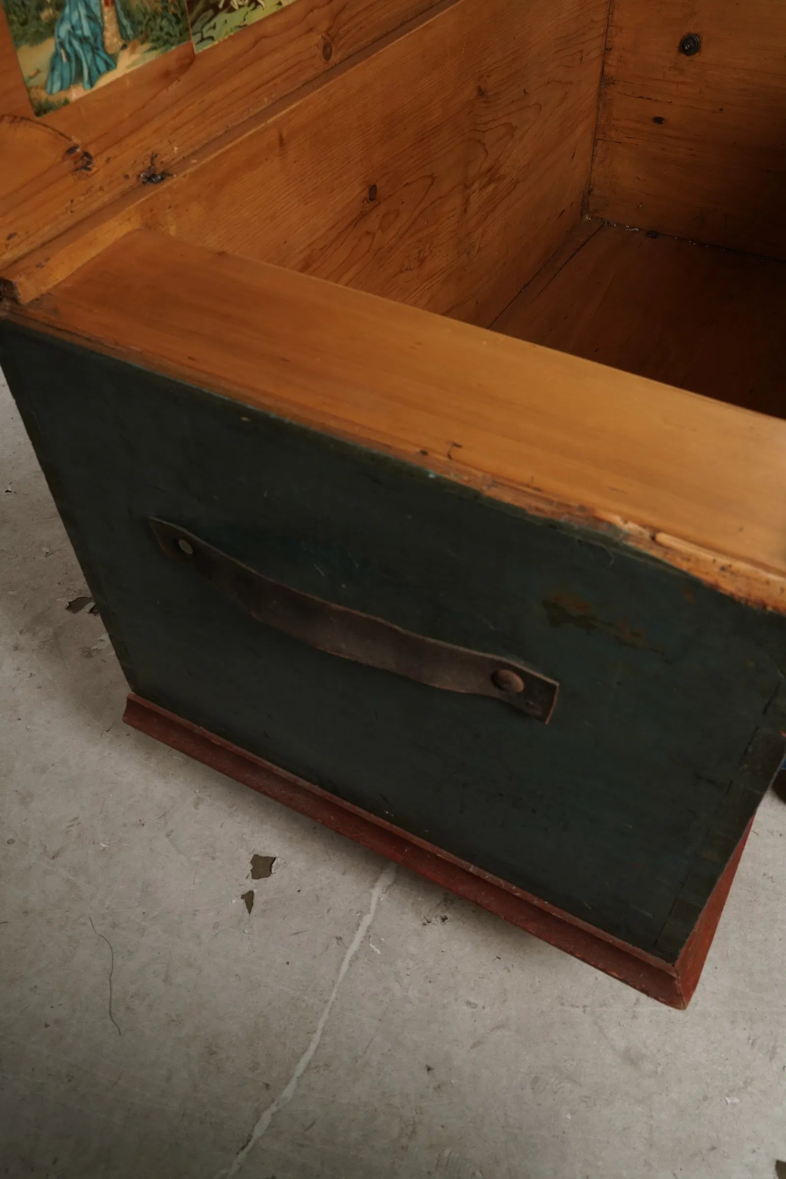 AF4-204: Antique American Blue and Red Painted Pine Trunk Late 18th Century